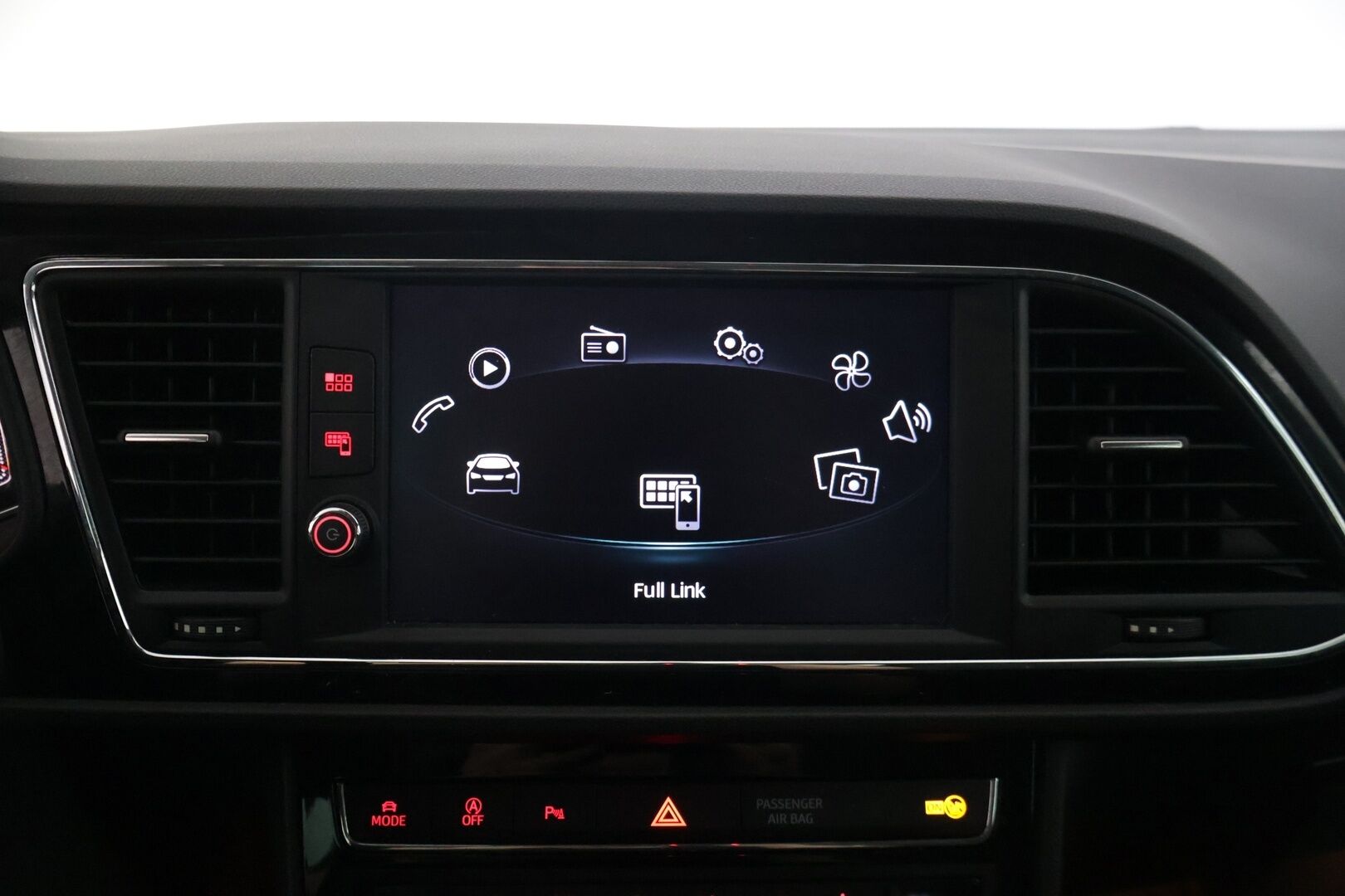 Seat LEON ST 2019 1,5 TSI 150 EVO FR * Vetokoukku / Beats Audio / Digimittaristo / Kessy / Tutkat * - Hihna vaihdettu 4/2026 / 2x renkaat / Navi