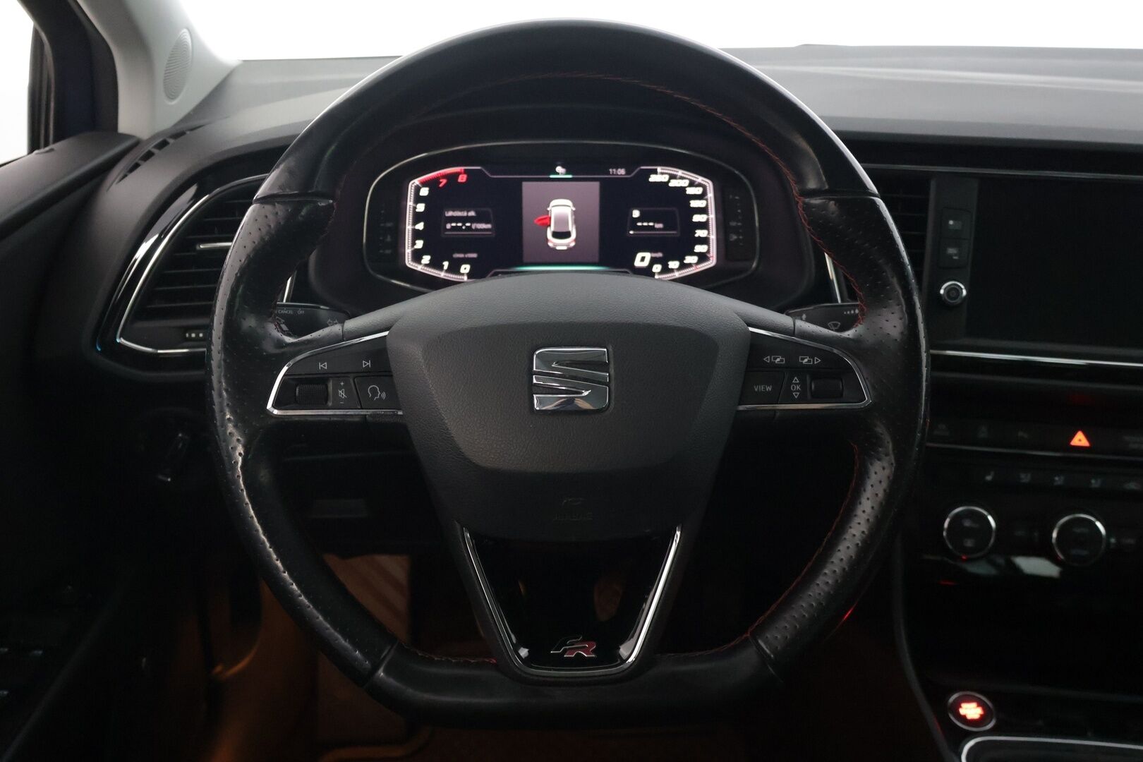Seat LEON ST 2019 1,5 TSI 150 EVO FR * Vetokoukku / Beats Audio / Digimittaristo / Kessy / Tutkat * - Hihna vaihdettu 4/2026 / 2x renkaat / Navi