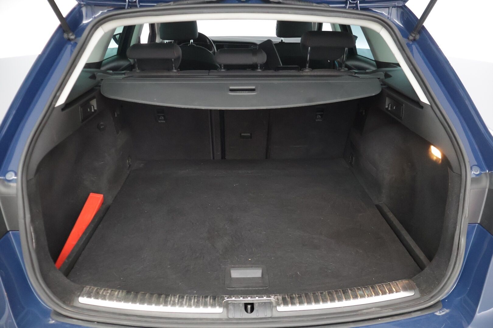 Seat LEON ST 2019 1,5 TSI 150 EVO FR * Vetokoukku / Beats Audio / Digimittaristo / Kessy / Tutkat * - Hihna vaihdettu 4/2026 / 2x renkaat / Navi