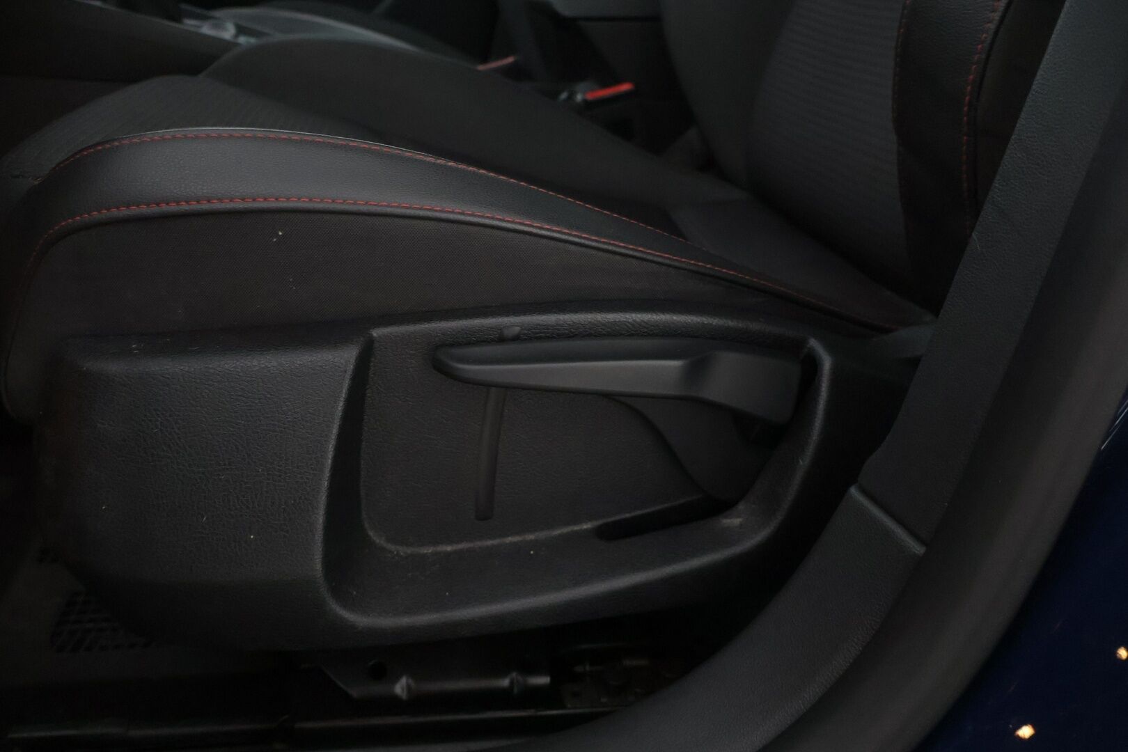 Seat LEON ST 2019 1,5 TSI 150 EVO FR * Vetokoukku / Beats Audio / Digimittaristo / Kessy / Tutkat * - Hihna vaihdettu 4/2026 / 2x renkaat / Navi