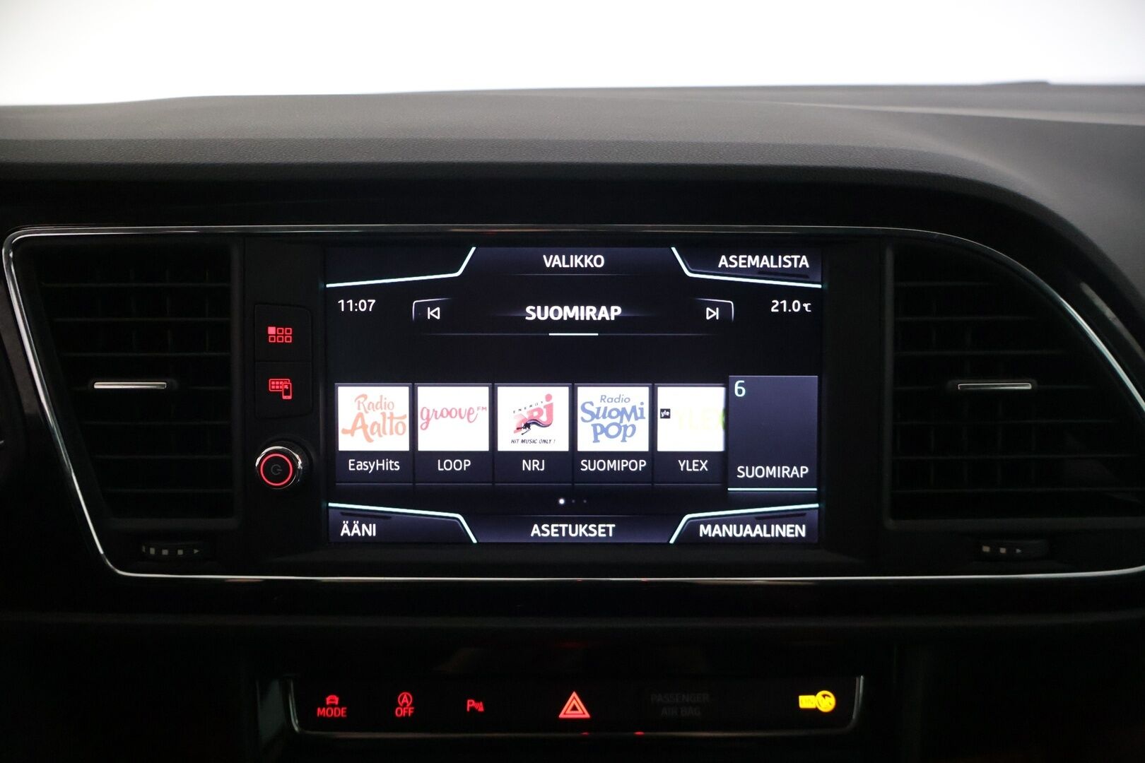 Seat LEON ST 2019 1,5 TSI 150 EVO FR * Vetokoukku / Beats Audio / Digimittaristo / Kessy / Tutkat * - Hihna vaihdettu 4/2026 / 2x renkaat / Navi