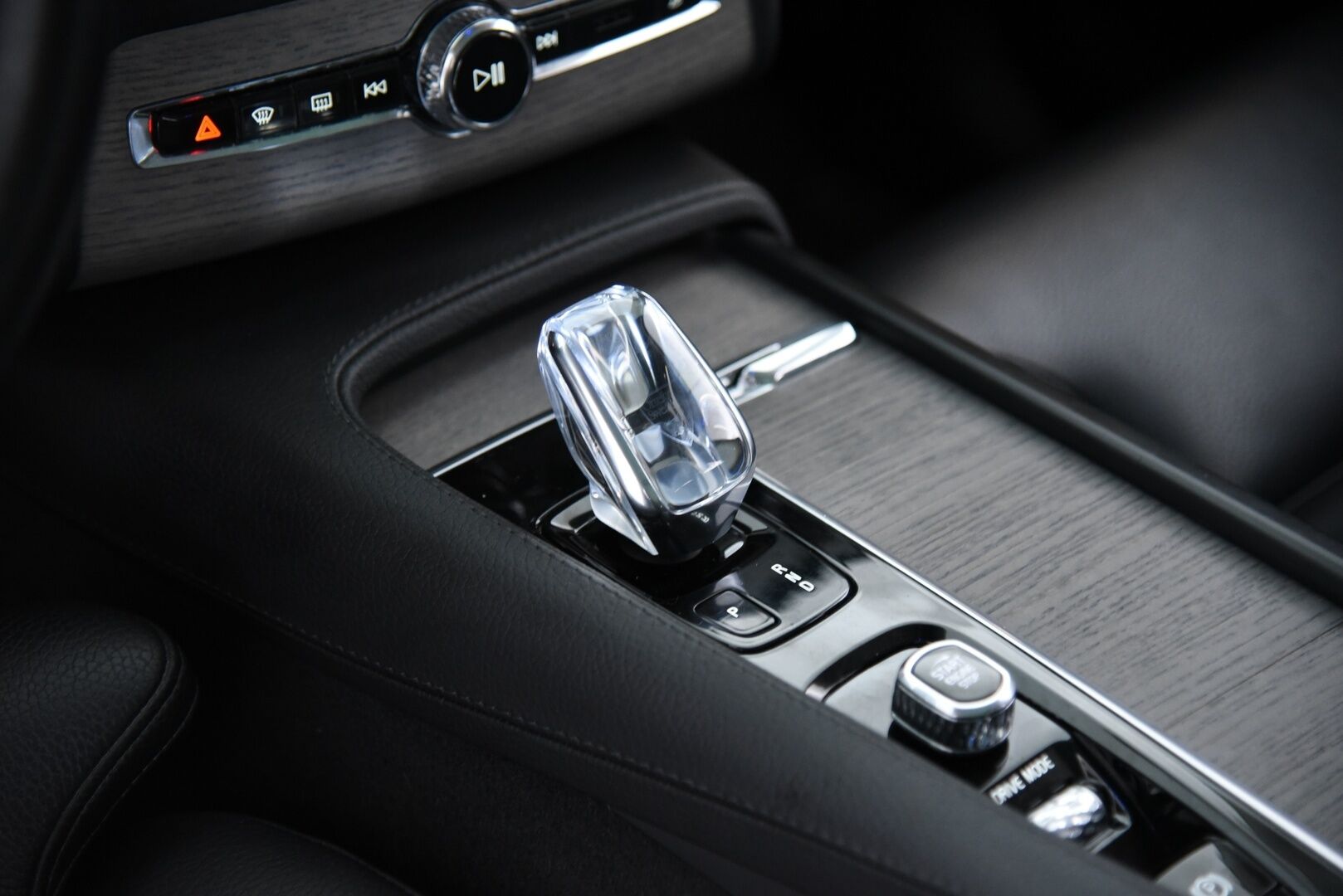 Volvo XC90 2020 T8 TwE AWD Inscription aut Adapt.Vak / HUD / 360° / H&K / Muistinahat / Webasto / Full-LED - 3,99 % KORKOTARJOUS TÄHÄN AUTOON - Panorama / Vetokoukku / BLIS / Four-C / Apple&Android / Keyless