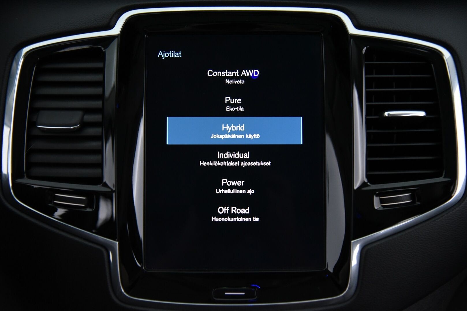 Volvo XC90 2020 T8 TwE AWD Inscription aut Adapt.Vak / HUD / 360° / H&K / Muistinahat / Webasto / Full-LED - 3,99 % KORKOTARJOUS TÄHÄN AUTOON - Panorama / Vetokoukku / BLIS / Four-C / Apple&Android / Keyless