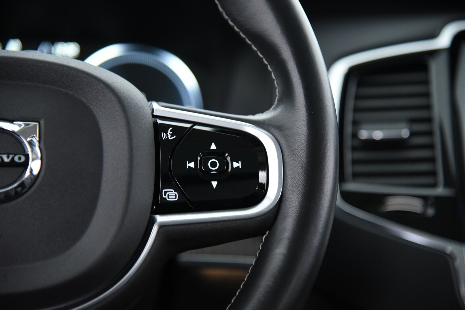 Volvo XC90 2020 T8 TwE AWD Inscription aut Adapt.Vak / HUD / 360° / H&K / Muistinahat / Webasto / Full-LED - 3,99 % KORKOTARJOUS TÄHÄN AUTOON - Panorama / Vetokoukku / BLIS / Four-C / Apple&Android / Keyless