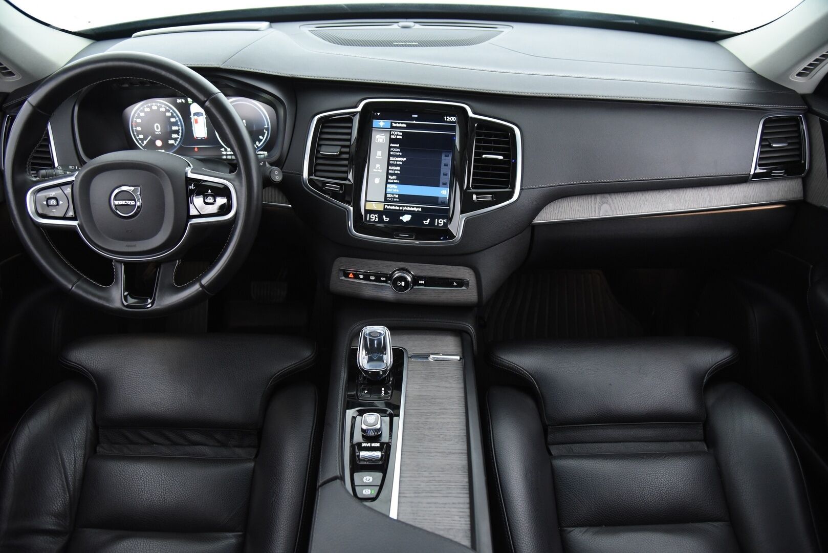 Volvo XC90 2020 T8 TwE AWD Inscription aut Adapt.Vak / HUD / 360° / H&K / Muistinahat / Webasto / Full-LED - 3,99 % KORKOTARJOUS TÄHÄN AUTOON - Panorama / Vetokoukku / BLIS / Four-C / Apple&Android / Keyless