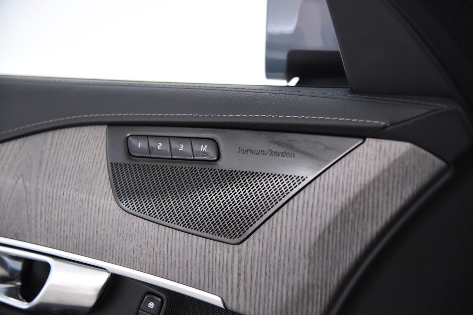 Volvo XC90 2020 T8 TwE AWD Inscription aut Adapt.Vak / HUD / 360° / H&K / Muistinahat / Webasto / Full-LED - 3,99 % KORKOTARJOUS TÄHÄN AUTOON - Panorama / Vetokoukku / BLIS / Four-C / Apple&Android / Keyless