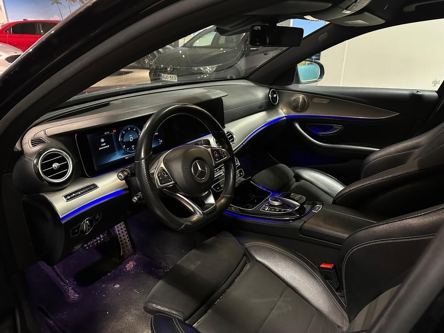 Mercedes-Benz E 2017 220d T A Premium Business AMG *DTR+Q / HUD / Widescreen / Ambient / BLIS / Sähkökontti / P.kamera* - Kahdet huippurenkaat / 20"-aluvanteet kesäksi / Näyttävä!