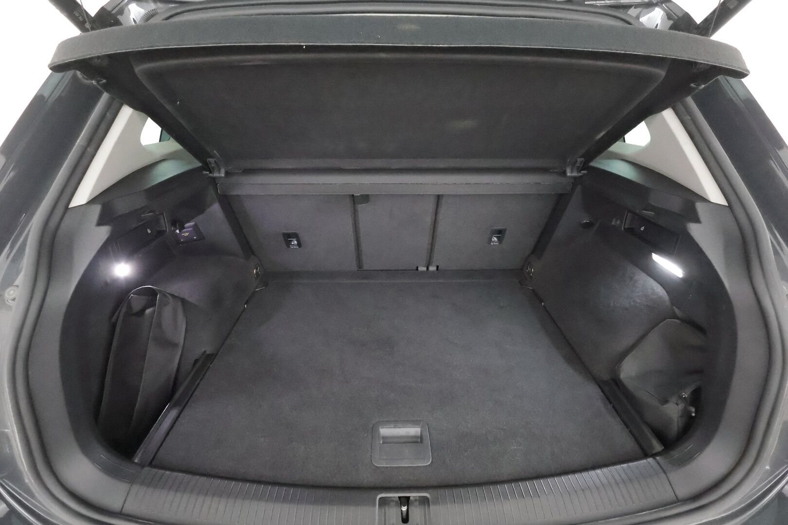 Volkswagen Tiguan 2022 1.5 TSI Style 110 kW DSG *ACC / Matrix-LED / Ergoactive- penkit / Kamera / Kaistavahti / KeylessGo* - Nyt Suomen edullisin vastaava/ Kahdet VW vanteet / Säännöllinen huoltohistoria / ALV