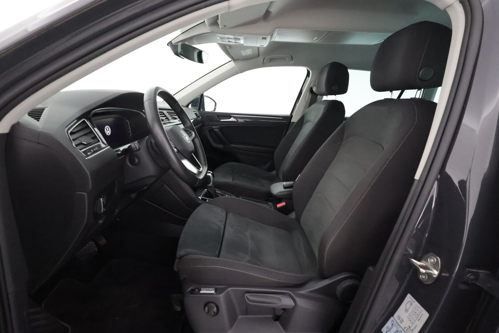 Volkswagen Tiguan 2022 1.5 TSI Style 110 kW DSG *ACC / Matrix-LED / Ergoactive- penkit / Kamera / Kaistavahti / KeylessGo* - Nyt Suomen edullisin vastaava/ Kahdet VW vanteet / Säännöllinen huoltohistoria / ALV