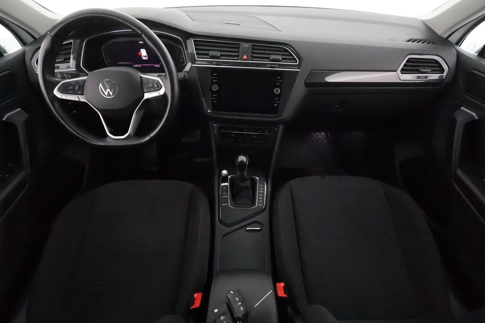 Volkswagen Tiguan 2022 Style Business 1,5 TSI 110 kW DSG-automaatti **Webasto / Adapt.vakkari / P.kamera / Matrix / Koukku / Digimittaristo** - 1.om Suomi-auto / Merkkihuollettu / Kahdet renkaat aluvanteilla