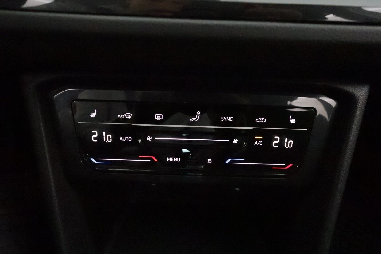 Volkswagen Tiguan 2022 Style Business 1,5 TSI 110 kW DSG-automaatti **Webasto / Adapt.vakkari / P.kamera / Matrix / Koukku / Digimittaristo** - 1.om Suomi-auto / Merkkihuollettu / Kahdet renkaat aluvanteilla