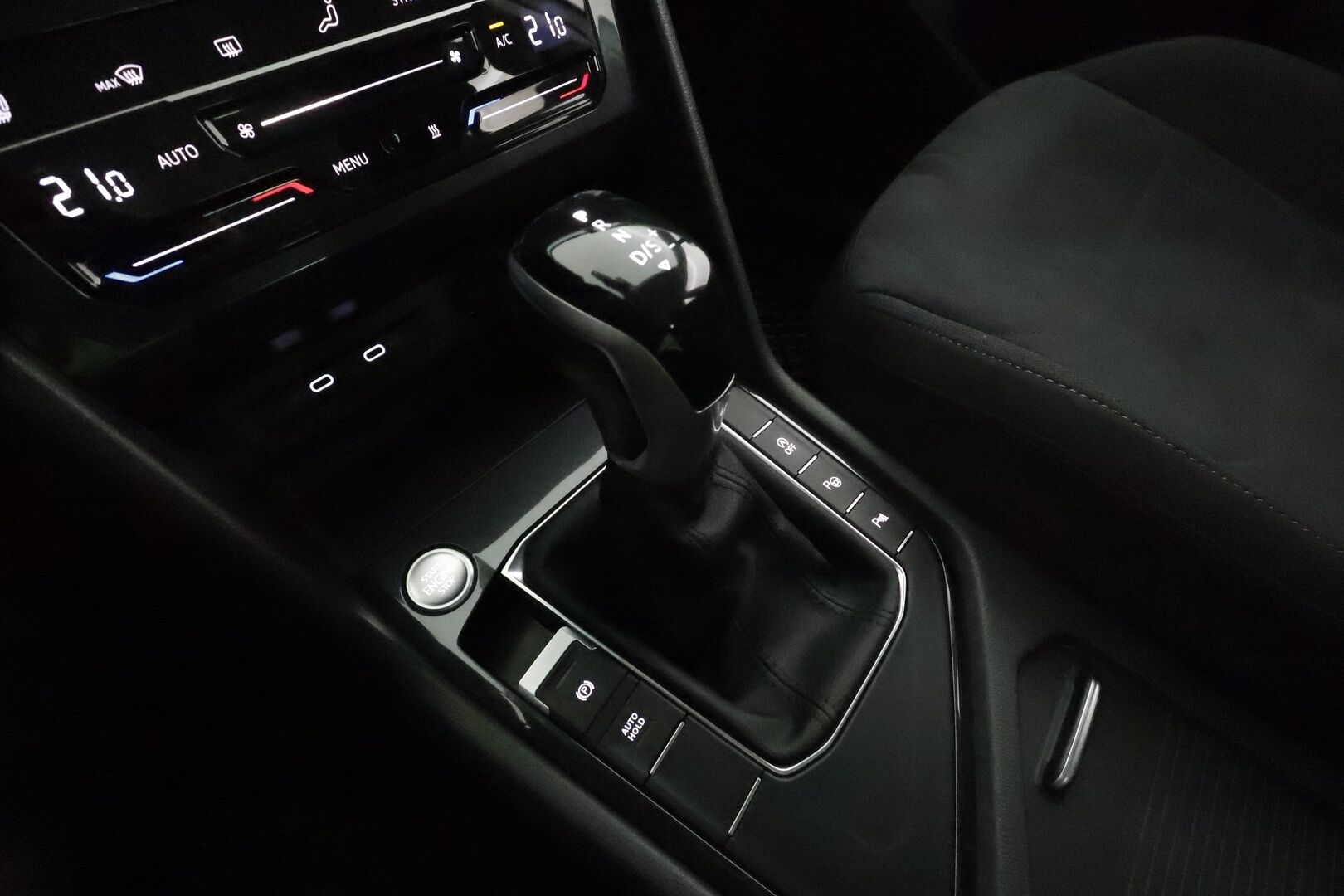 Volkswagen Tiguan 2022 Style Business 1,5 TSI 110 kW DSG-automaatti **Webasto / Adapt.vakkari / P.kamera / Matrix / Koukku / Digimittaristo** - 1.om Suomi-auto / Merkkihuollettu / Kahdet renkaat aluvanteilla
