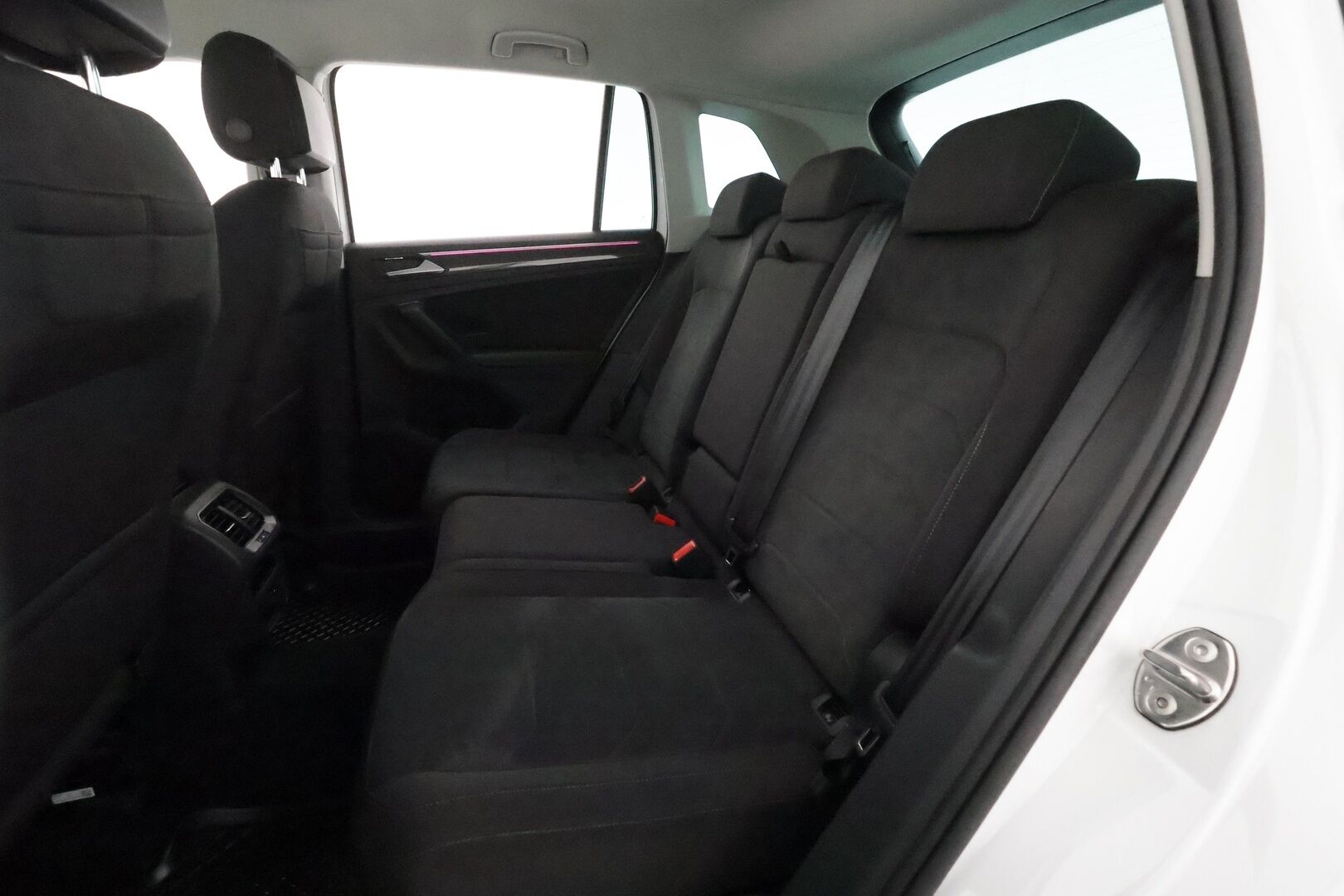 Volkswagen Tiguan 2022 Style Business 1,5 TSI 110 kW DSG-automaatti **Webasto / Adapt.vakkari / P.kamera / Matrix / Koukku / Digimittaristo** - 1.om Suomi-auto / Merkkihuollettu / Kahdet renkaat aluvanteilla