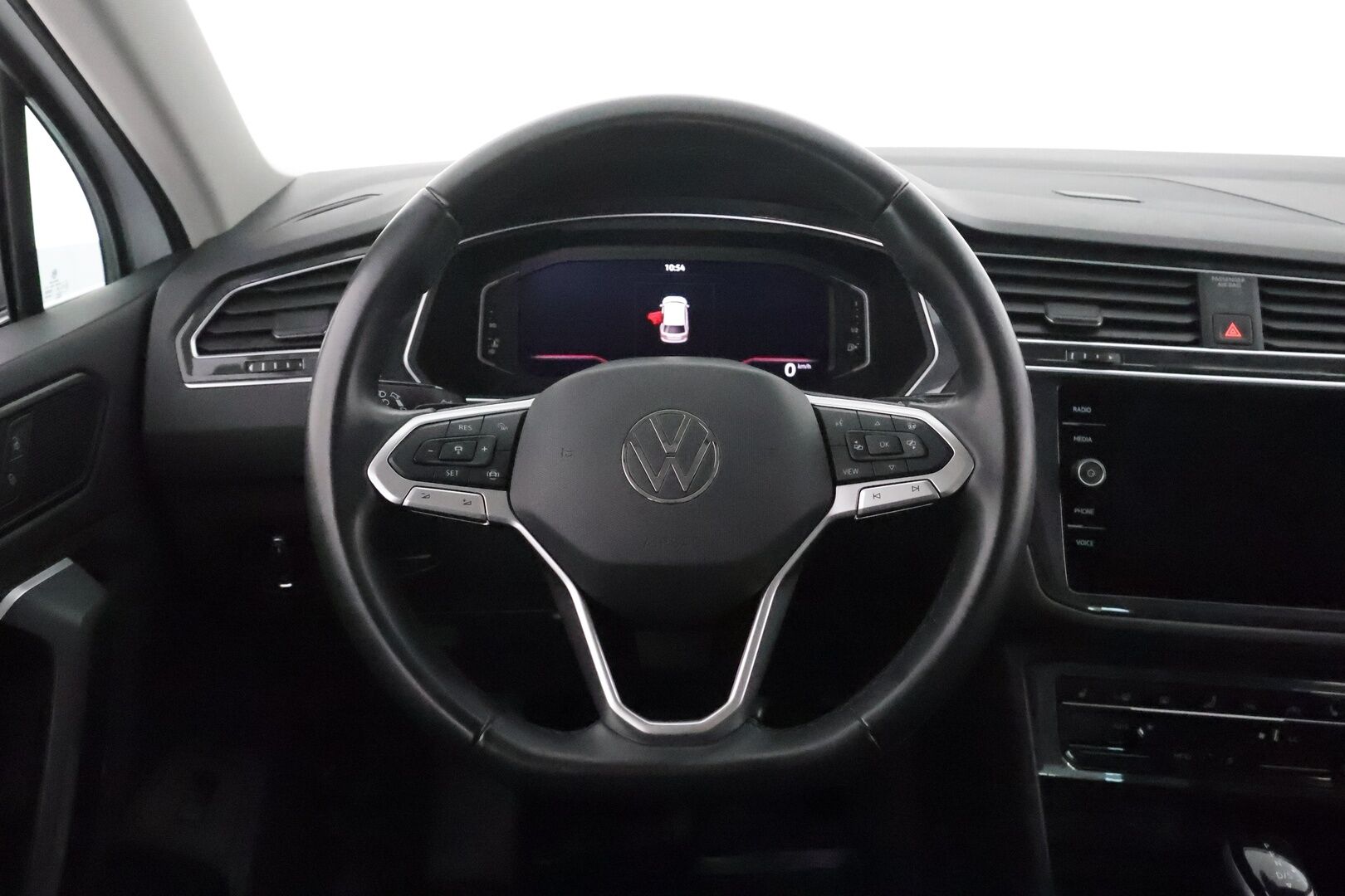 Volkswagen Tiguan 2022 Style Business 1,5 TSI 110 kW DSG-automaatti **Webasto / Adapt.vakkari / P.kamera / Matrix / Koukku / Digimittaristo** - 1.om Suomi-auto / Merkkihuollettu / Kahdet renkaat aluvanteilla