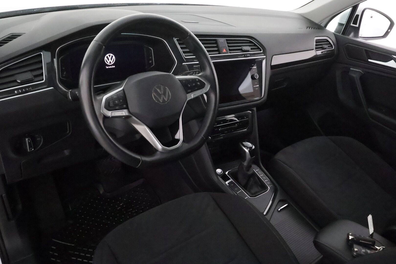 Volkswagen Tiguan 2022 Style Business 1,5 TSI 110 kW DSG-automaatti **Webasto / Adapt.vakkari / P.kamera / Matrix / Koukku / Digimittaristo** - 1.om Suomi-auto / Merkkihuollettu / Kahdet renkaat aluvanteilla