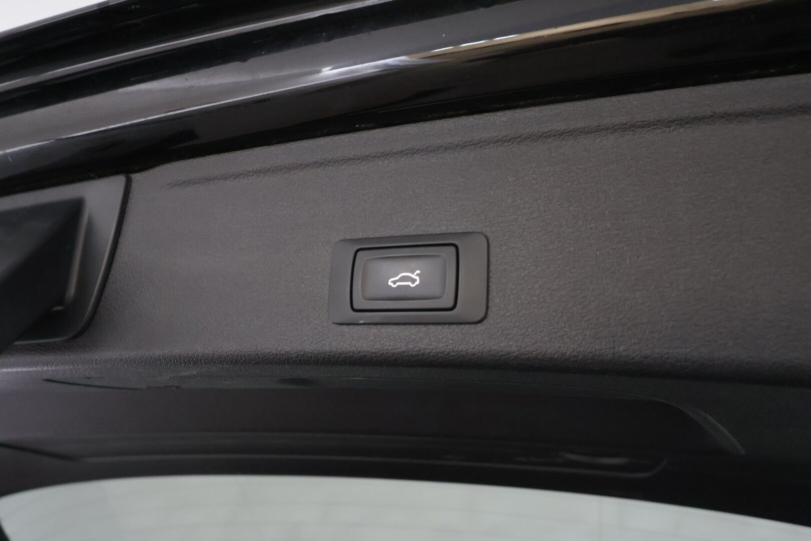 Audi A4 2022 Avant Business Advanced 40 TFSI 150 kW MHEV quattro S tronic * ACC / Webasto / Matrix LED / Koukku * - P.kamera / 1.Om Suomi-auto / Kahdet renkaat aluvanteilla / Merkkihuollettu