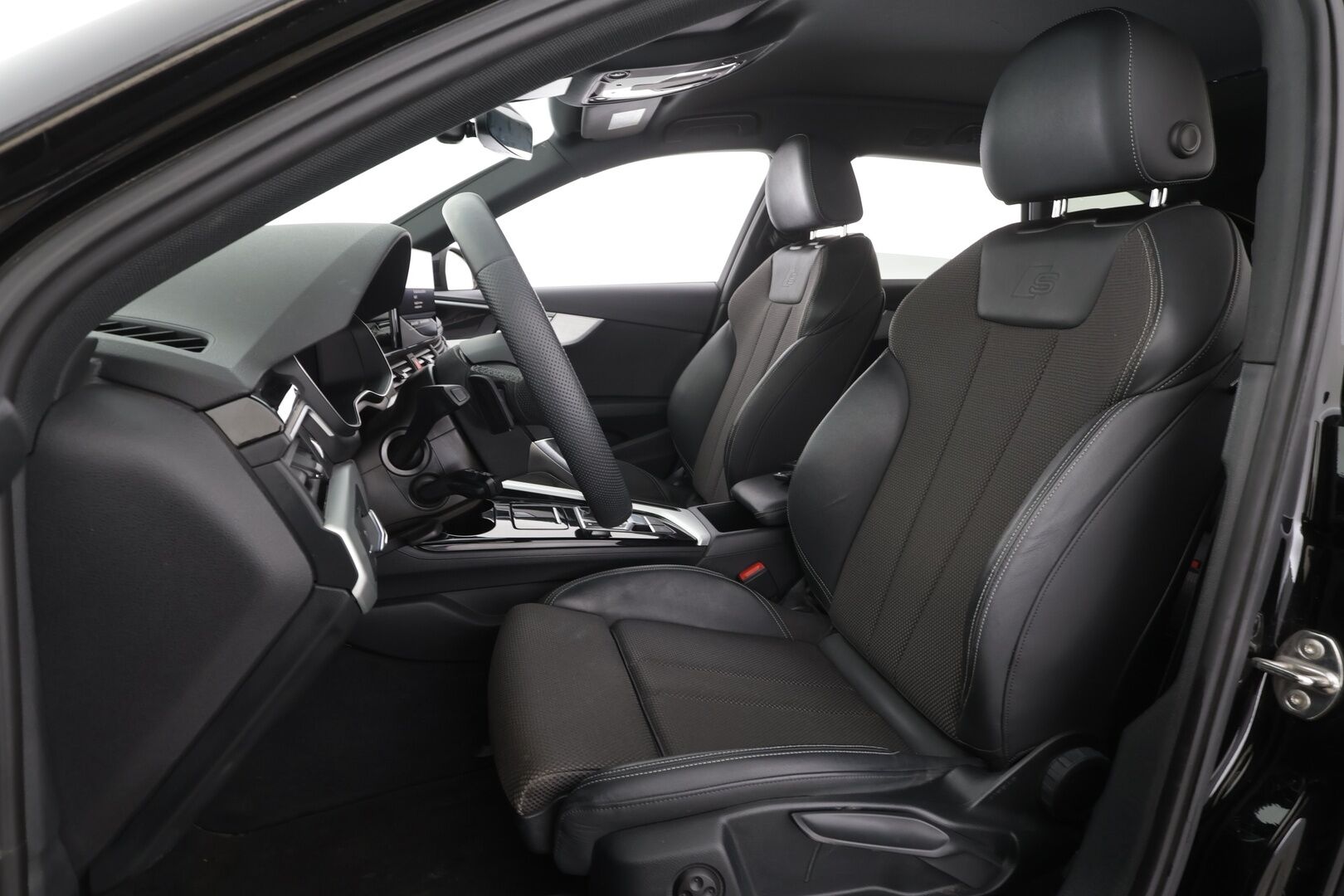 Audi A4 2022 Avant Business Advanced 40 TFSI 150 kW MHEV quattro S tronic * ACC / Webasto / Matrix LED / Koukku * - P.kamera / 1.Om Suomi-auto / Kahdet renkaat aluvanteilla / Merkkihuollettu