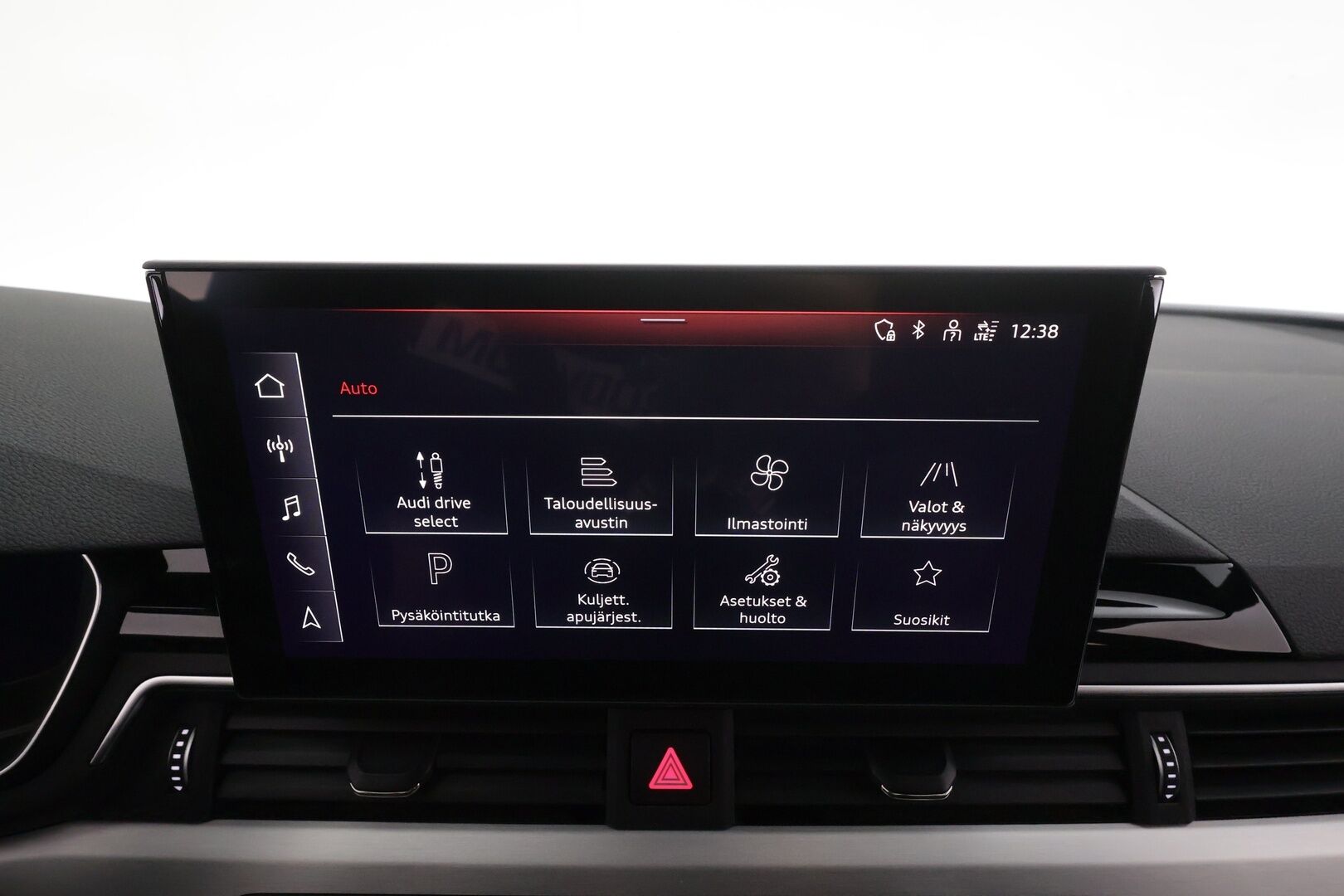 Audi A4 2022 Avant Business Advanced 40 TFSI 150 kW MHEV quattro S tronic * ACC / Webasto / Matrix LED / Koukku * - P.kamera / 1.Om Suomi-auto / Kahdet renkaat aluvanteilla / Merkkihuollettu