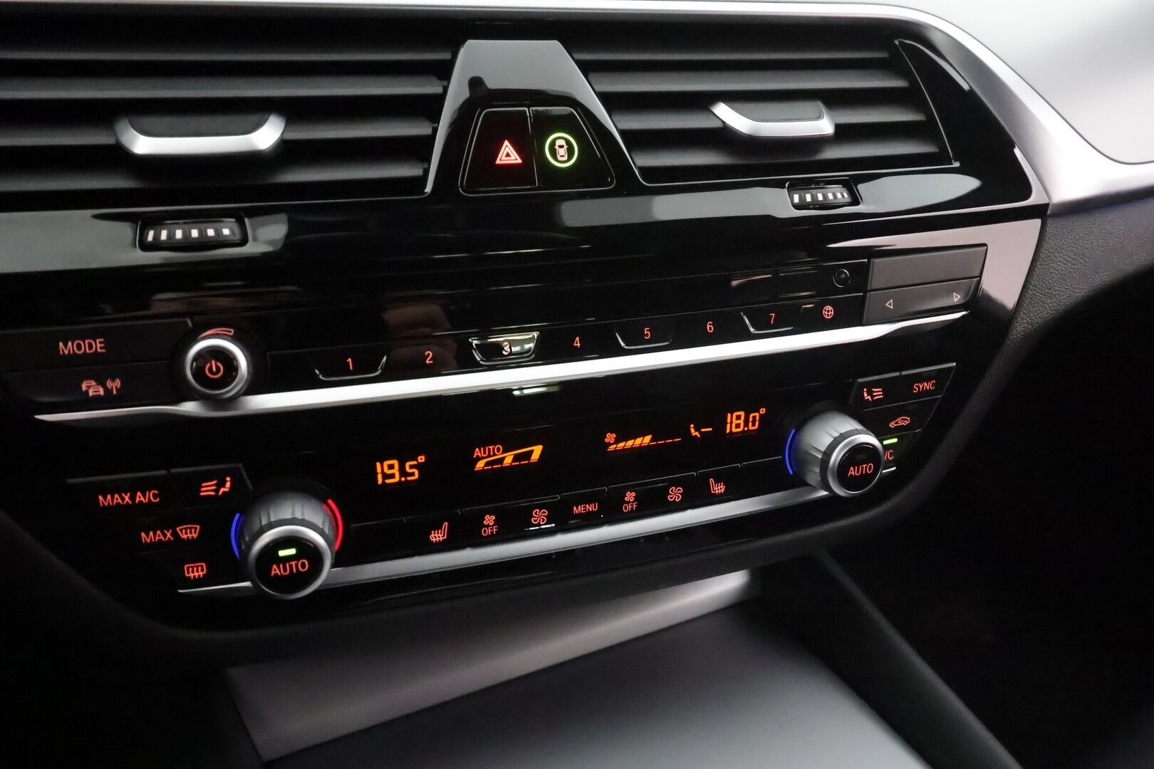 BMW 530 2023 G30 Sedan 530e xDrive A Charged Edition * Adapt.Vakkari / Sporttinahat / Adapt.LED / Peruutuskamera / Navi / Kaistavahti / - 1-om Suomi-auto / Kahdet renkaat aluvanteilla / 2x Latauskaapelit / Merkkihuollot - HULLUT AVAJAISHULINAT KORKOTARJOUS 3,29 %