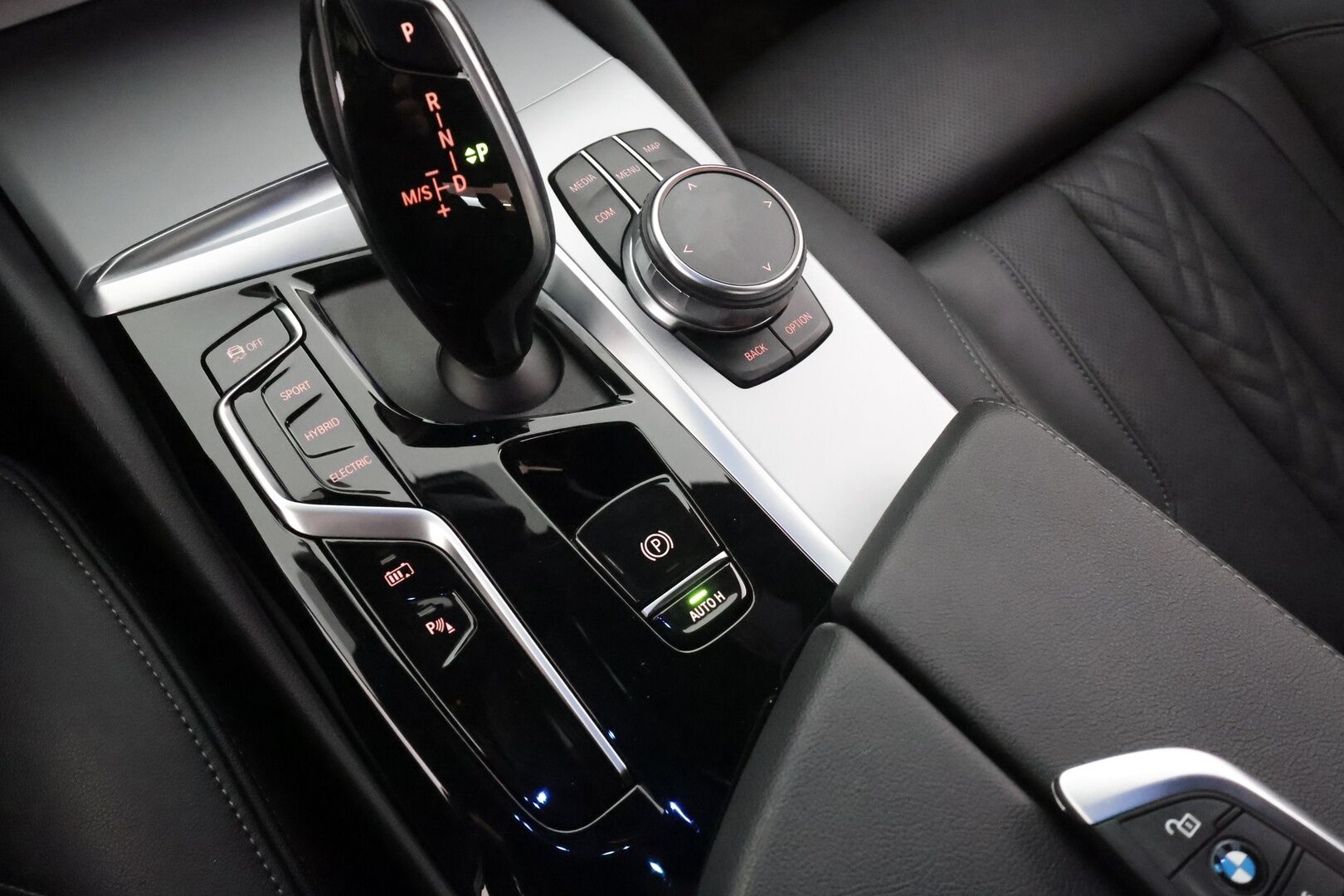 BMW 530 2023 G30 Sedan 530e xDrive A Charged Edition * Adapt.Vakkari / Sporttinahat / Adapt.LED / Peruutuskamera / Navi / Kaistavahti / - 1-om Suomi-auto / Kahdet renkaat aluvanteilla / 2x Latauskaapelit / Merkkihuollot