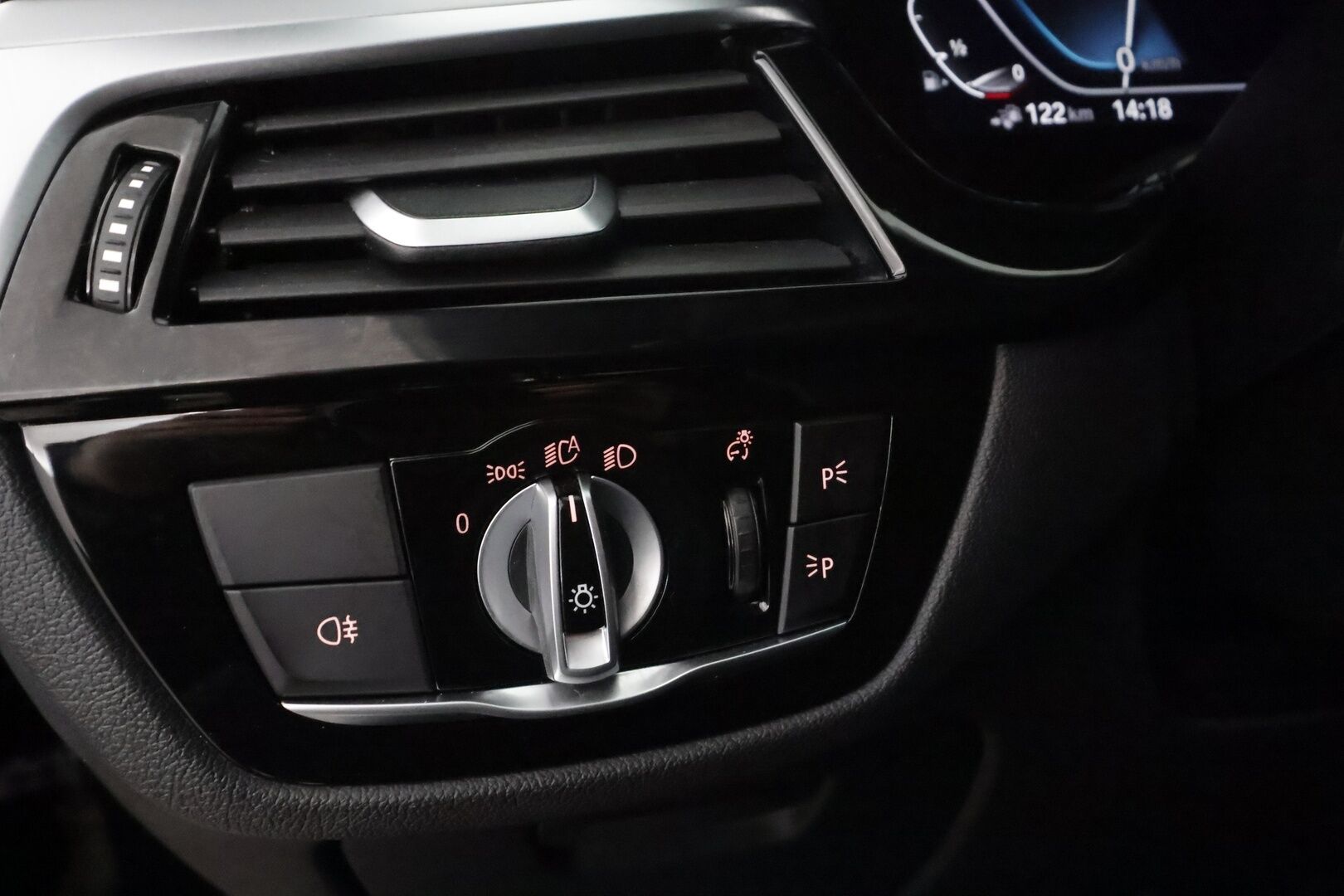 BMW 530 2023 G30 Sedan 530e xDrive A Charged Edition * Adapt.Vakkari / Sporttinahat / Adapt.LED / Peruutuskamera / Navi / Kaistavahti / - 1-om Suomi-auto / Kahdet renkaat aluvanteilla / 2x Latauskaapelit / Merkkihuollot