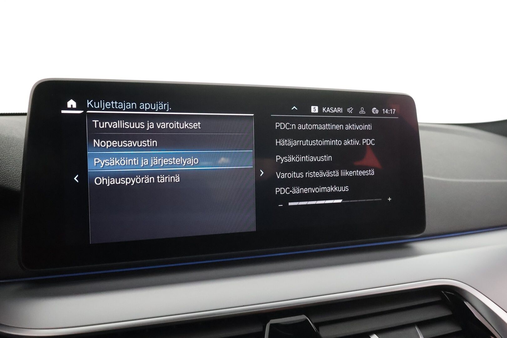 BMW 530 2023 G30 Sedan 530e xDrive A Charged Edition * Adapt.Vakkari / Sporttinahat / Adapt.LED / Peruutuskamera / Navi / Kaistavahti / - 1-om Suomi-auto / Kahdet renkaat aluvanteilla / 2x Latauskaapelit / Merkkihuollot