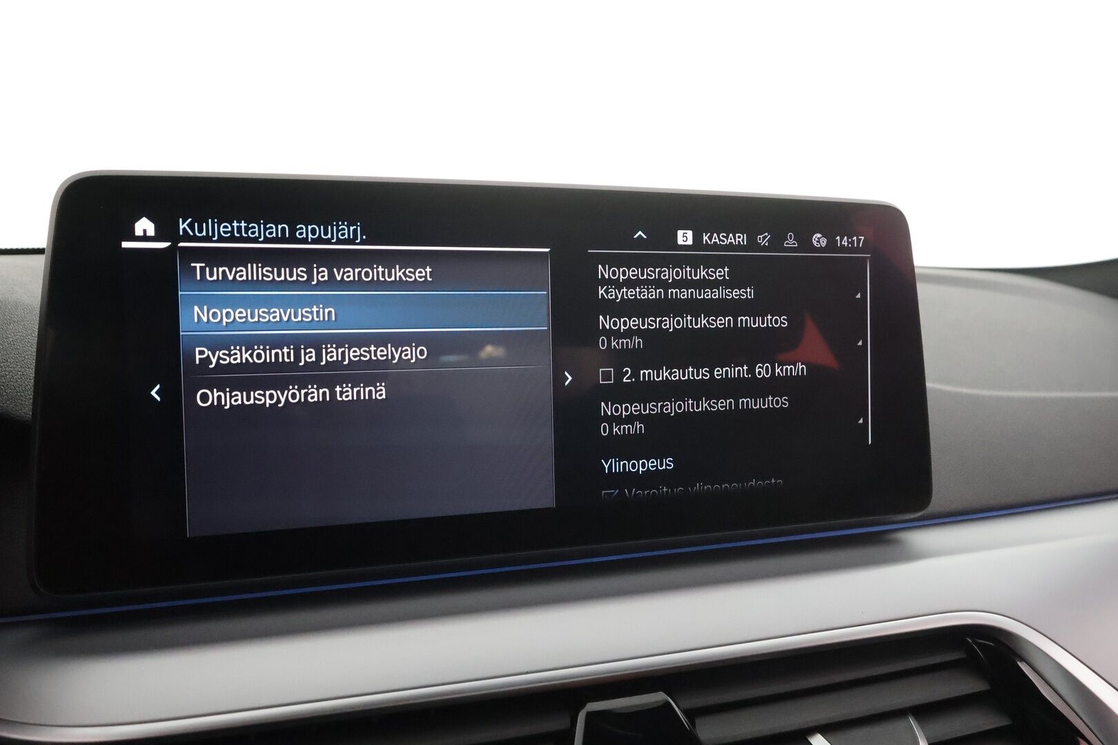 BMW 530 2023 G30 Sedan 530e xDrive A Charged Edition * Adapt.Vakkari / Sporttinahat / Adapt.LED / Peruutuskamera / Navi / Kaistavahti / - 1-om Suomi-auto / Kahdet renkaat aluvanteilla / 2x Latauskaapelit / Merkkihuollot