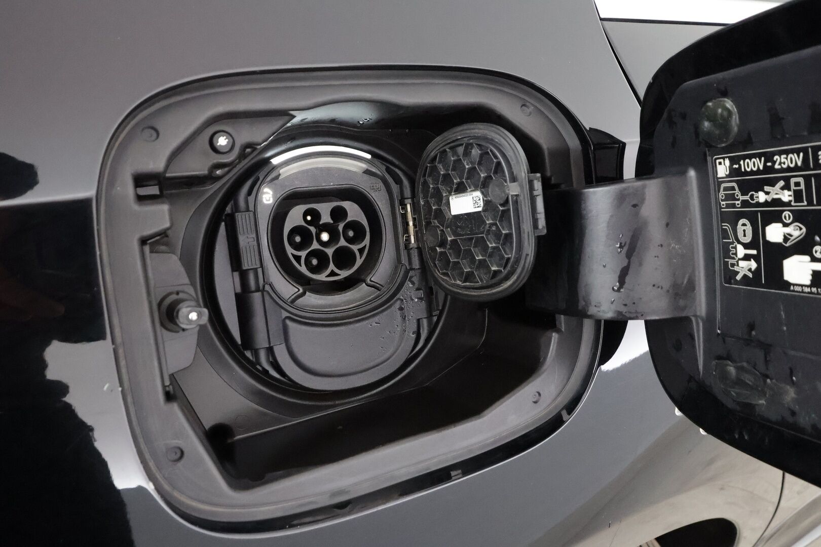 Mercedes-Benz A 2020 250 e A sedan Business AMG EQ Power * Vakkari / P.kamera / Sporttinahat / Widescreen / Navi / IHC *