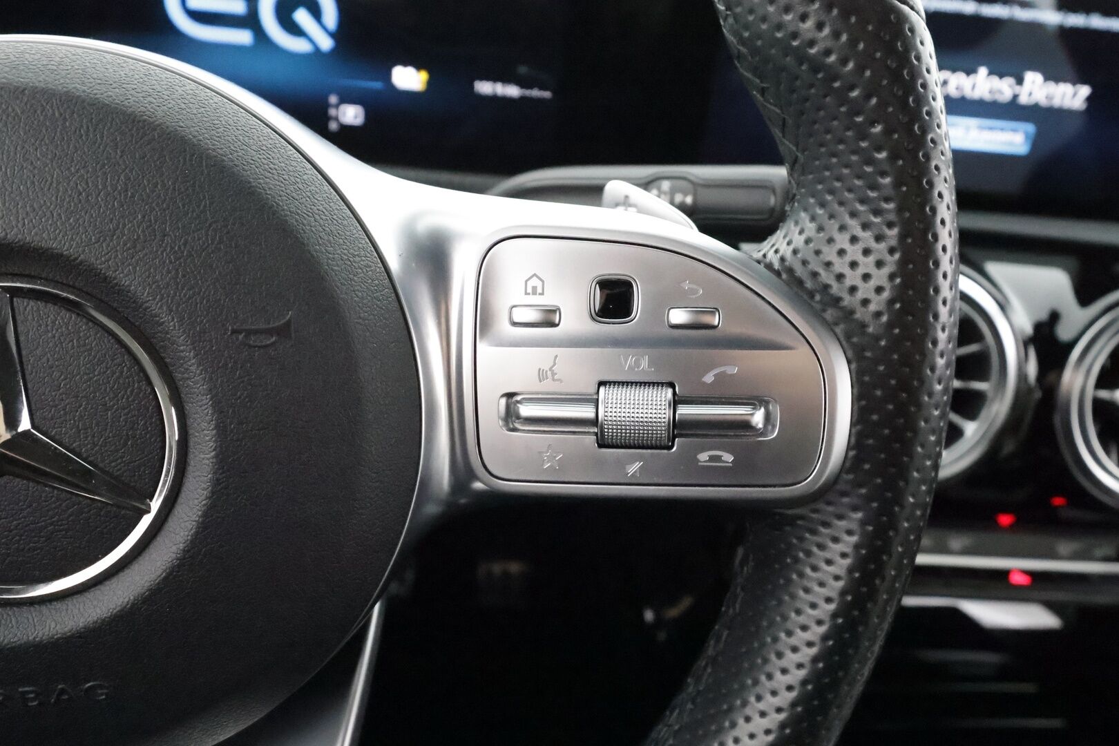 Mercedes-Benz A 2020 250 e A sedan Business AMG EQ Power * Vakkari / P.kamera / Sporttinahat / Widescreen / Navi / IHC *