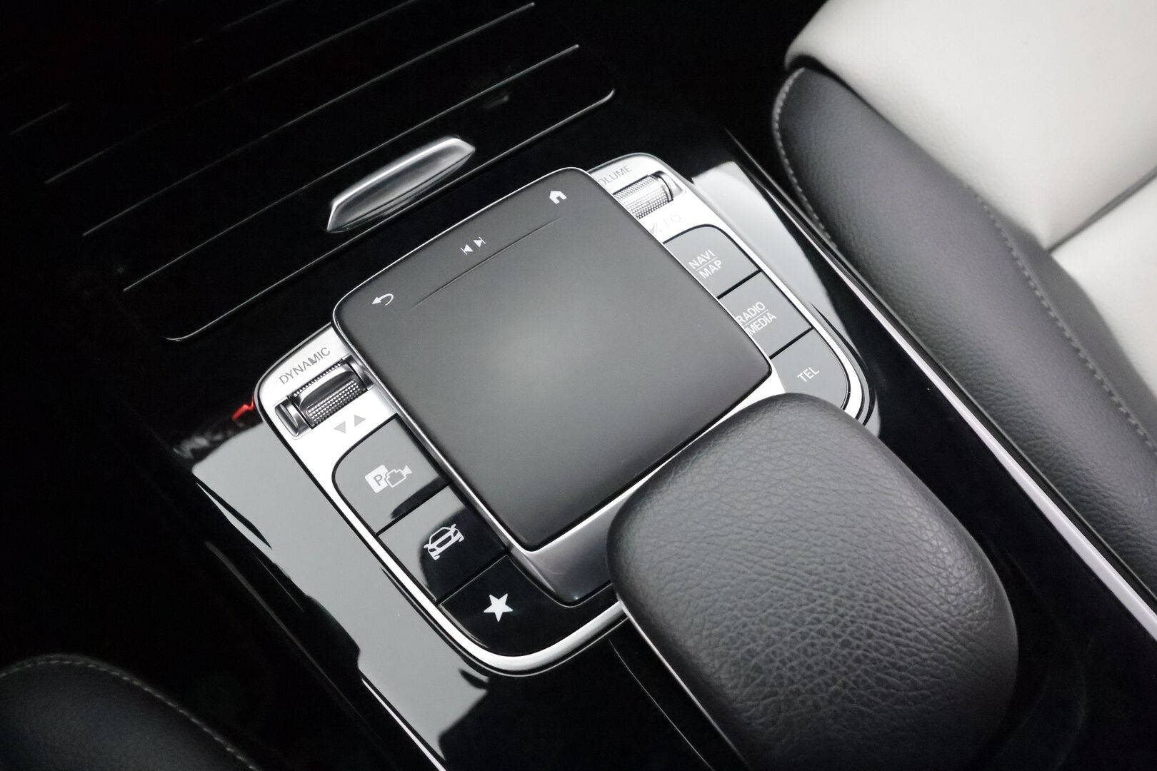 Mercedes-Benz A 2020 250 e A sedan Business AMG EQ Power * Vakkari / P.kamera / Sporttinahat / Widescreen / Navi / IHC *