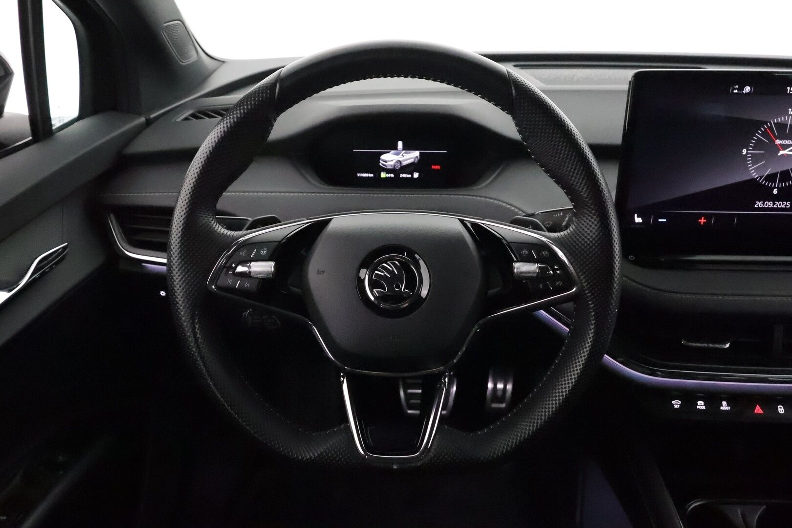 Skoda Enyaq 2022 80x 4x4 SportLine iV *Muistipenkki / ACC / Lämpöpumppu / Kamera / Koukku / Matrix LED / Sporttipenkit* - 1.om Suomi-auto / SoH 92.4% / Merkkihuollettu / Kahdet Skodan vanteet / ALV - Osta nyt, maksa vasta ensi vuonna