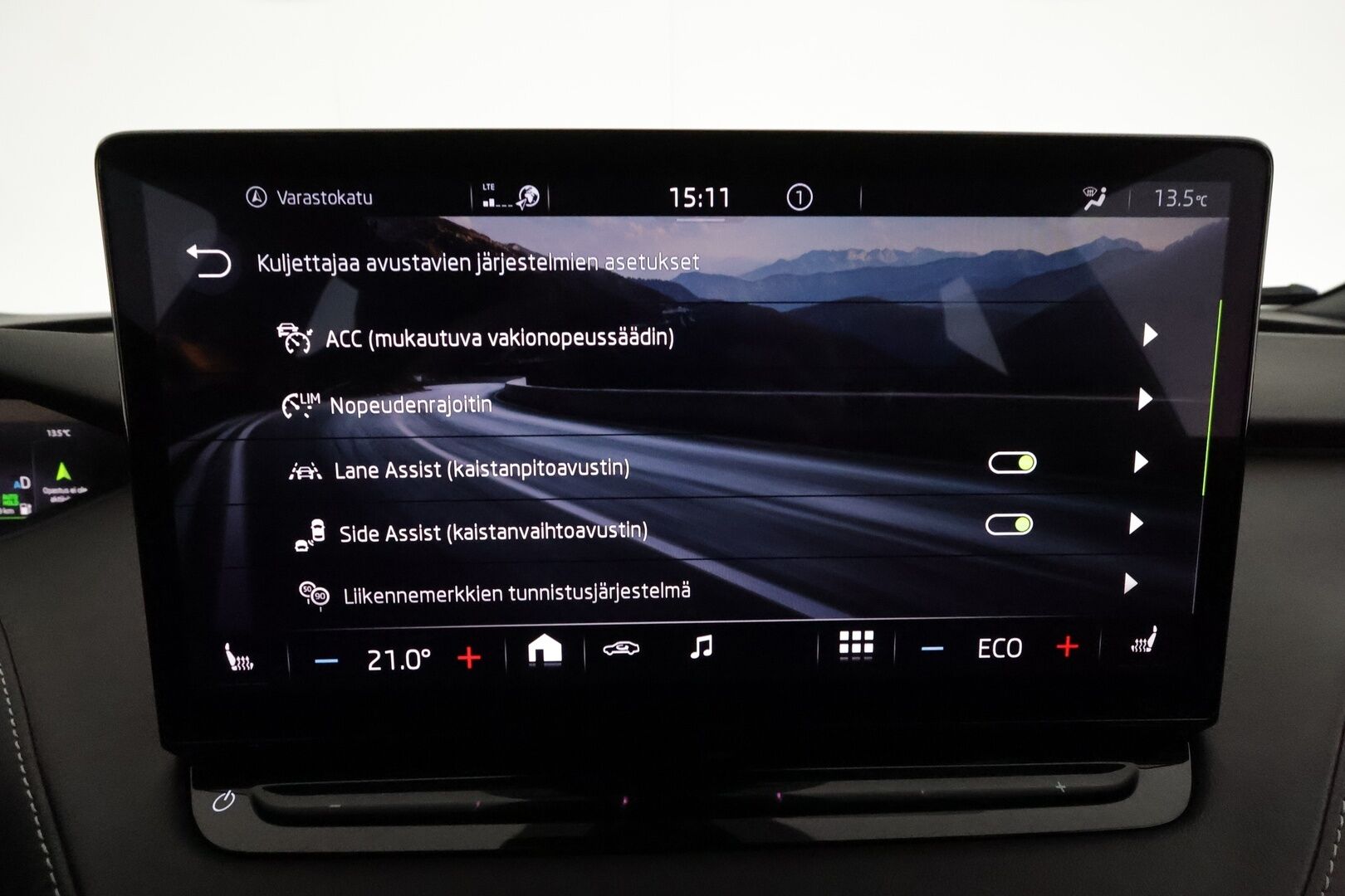 Skoda Enyaq 2022 80x 4x4 SportLine iV *Muistipenkki / ACC / Lämpöpumppu / Kamera / Koukku / Matrix LED / Sporttipenkit* - 1.om Suomi-auto / SoH 92.4% / Merkkihuollettu / Kahdet Skodan vanteet / ALV - Osta nyt, maksa vasta ensi vuonna