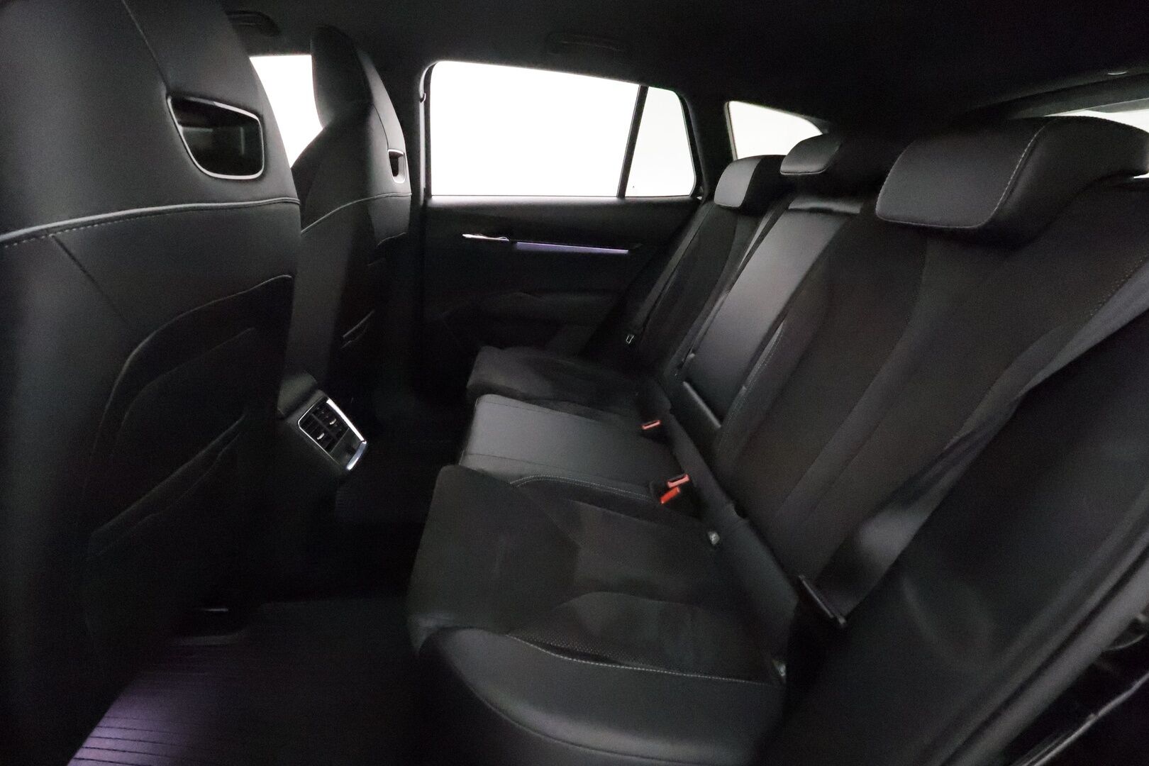 Skoda Enyaq 2022 80x 4x4 SportLine iV *Muistipenkki / ACC / Lämpöpumppu / Kamera / Koukku / Matrix LED / Sporttipenkit* - 1.om Suomi-auto / SoH 92.4% / Merkkihuollettu / Kahdet Skodan vanteet / ALV - Osta nyt, maksa vasta ensi vuonna