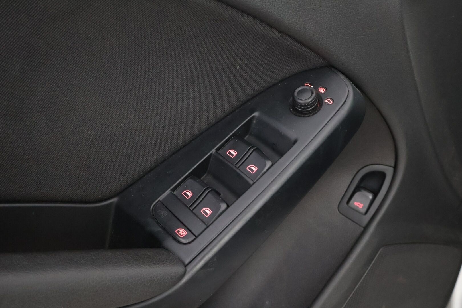 Audi A4 2008 Sedan 2,0 TDI (DPF) 125 kW Business MYYDÄÄN HUUTOKAUPAT.COM!