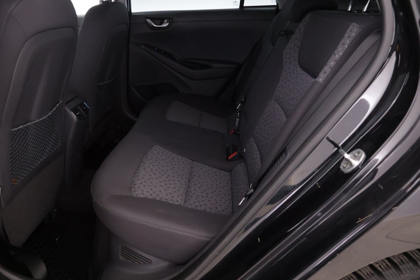 HYUNDAI IONIQ PLUG-IN 2019 1.6 AT Premium Plug-in  * Adapt.Vakkari / Navi / P-kamera / Infinity Premium Audio!! - *1vuosi ja 9kk leimaa!! / Kahdet hyvät renkaat!!*