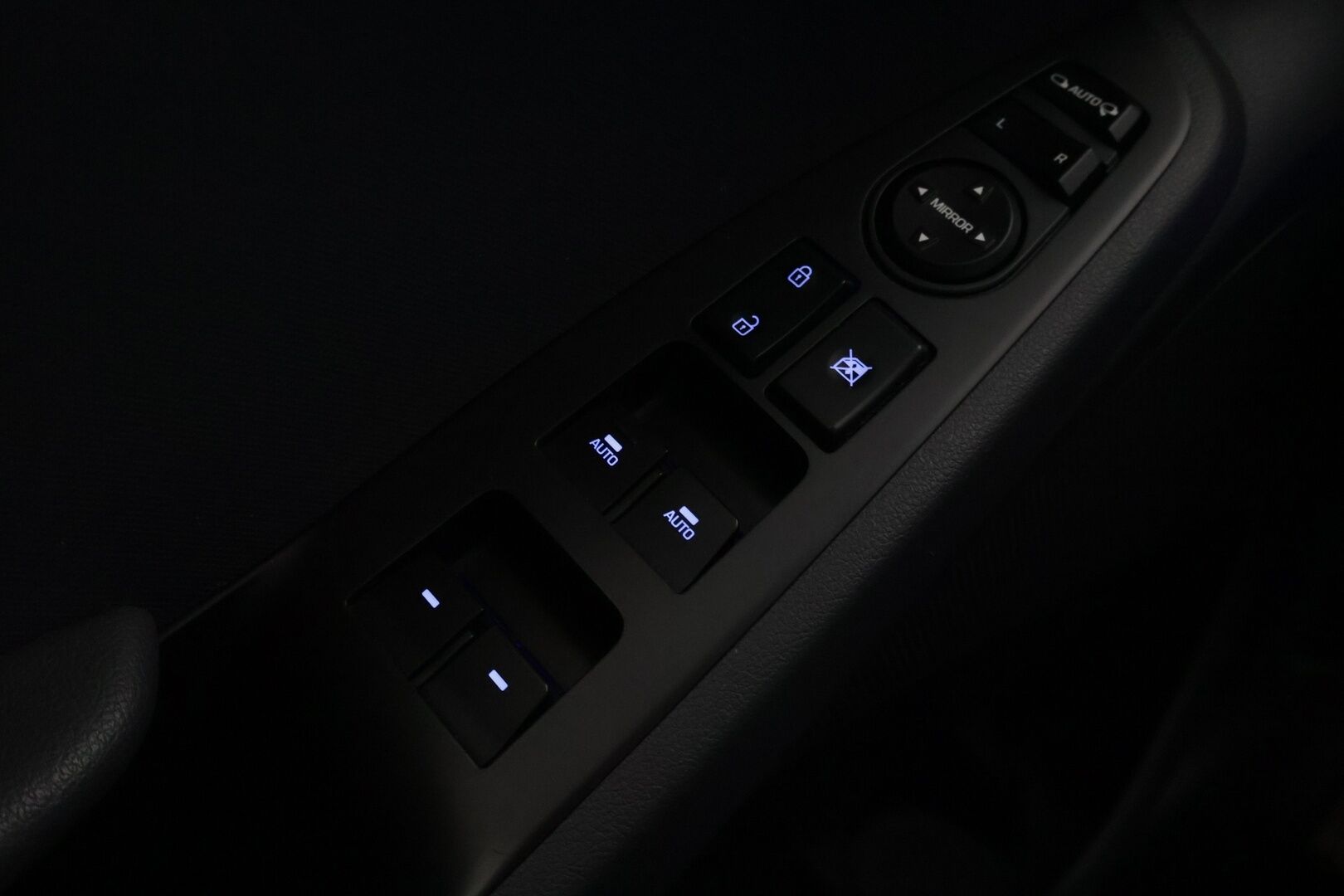 HYUNDAI IONIQ PLUG-IN 2019 1.6 AT Premium Plug-in  * Adapt.Vakkari / Navi / P-kamera / Infinity Premium Audio!! - *1vuosi ja 9kk leimaa!! / Kahdet hyvät renkaat!!*