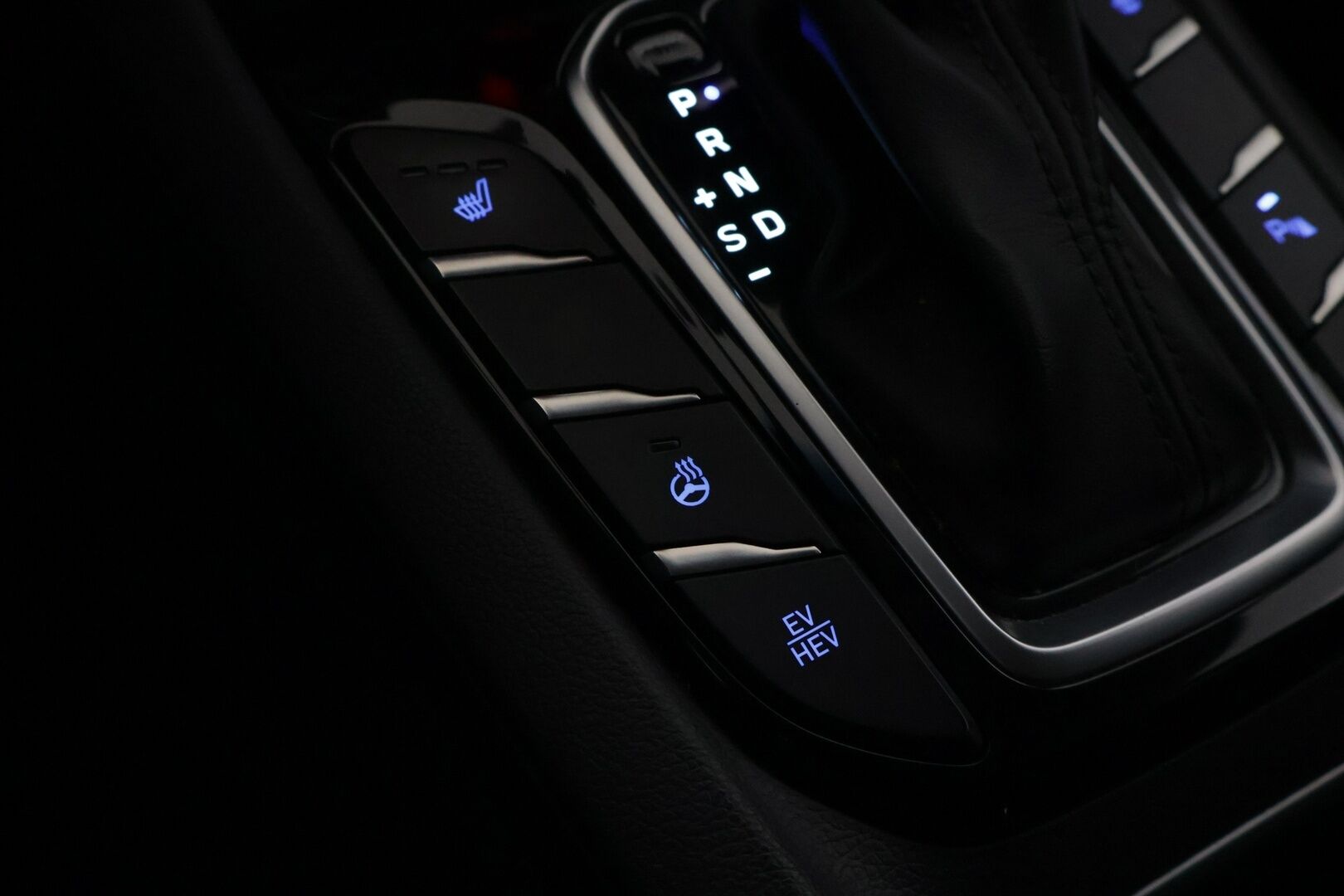 HYUNDAI IONIQ PLUG-IN 2019 1.6 AT Premium Plug-in  * Adapt.Vakkari / Navi / P-kamera / Infinity Premium Audio!! - *1vuosi ja 9kk leimaa!! / Kahdet hyvät renkaat!!*