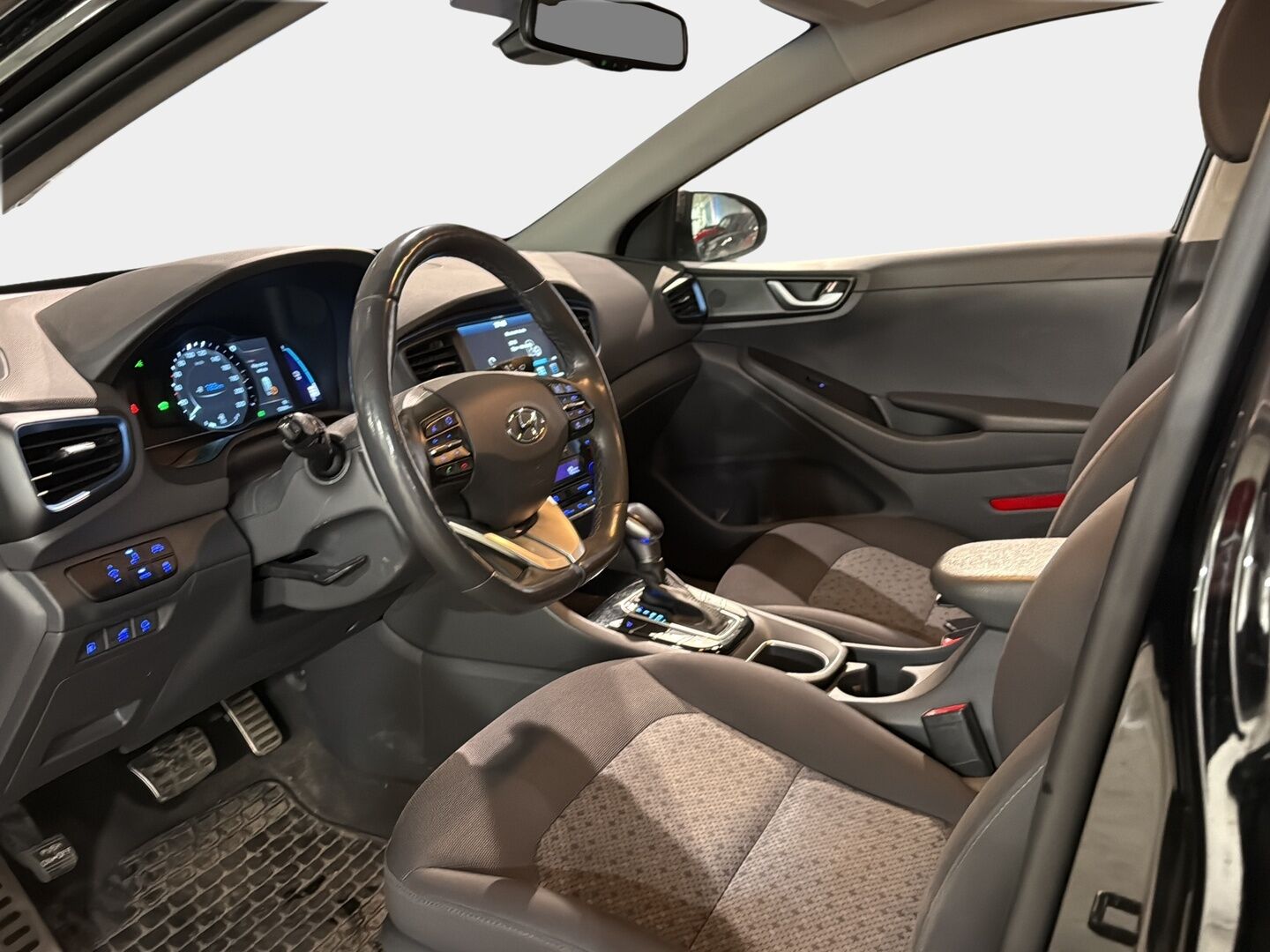 HYUNDAI IONIQ PLUG-IN 2019 1.6 AT Premium Plug-in  * Adapt.Vakkari / Navi / P-kamera / Infinity Premium Audio!! - *1vuosi ja 9kk leimaa!! / Kahdet hyvät renkaat!!* - HULLU BLACKWEEK KORKOTARJOUS 2,49%