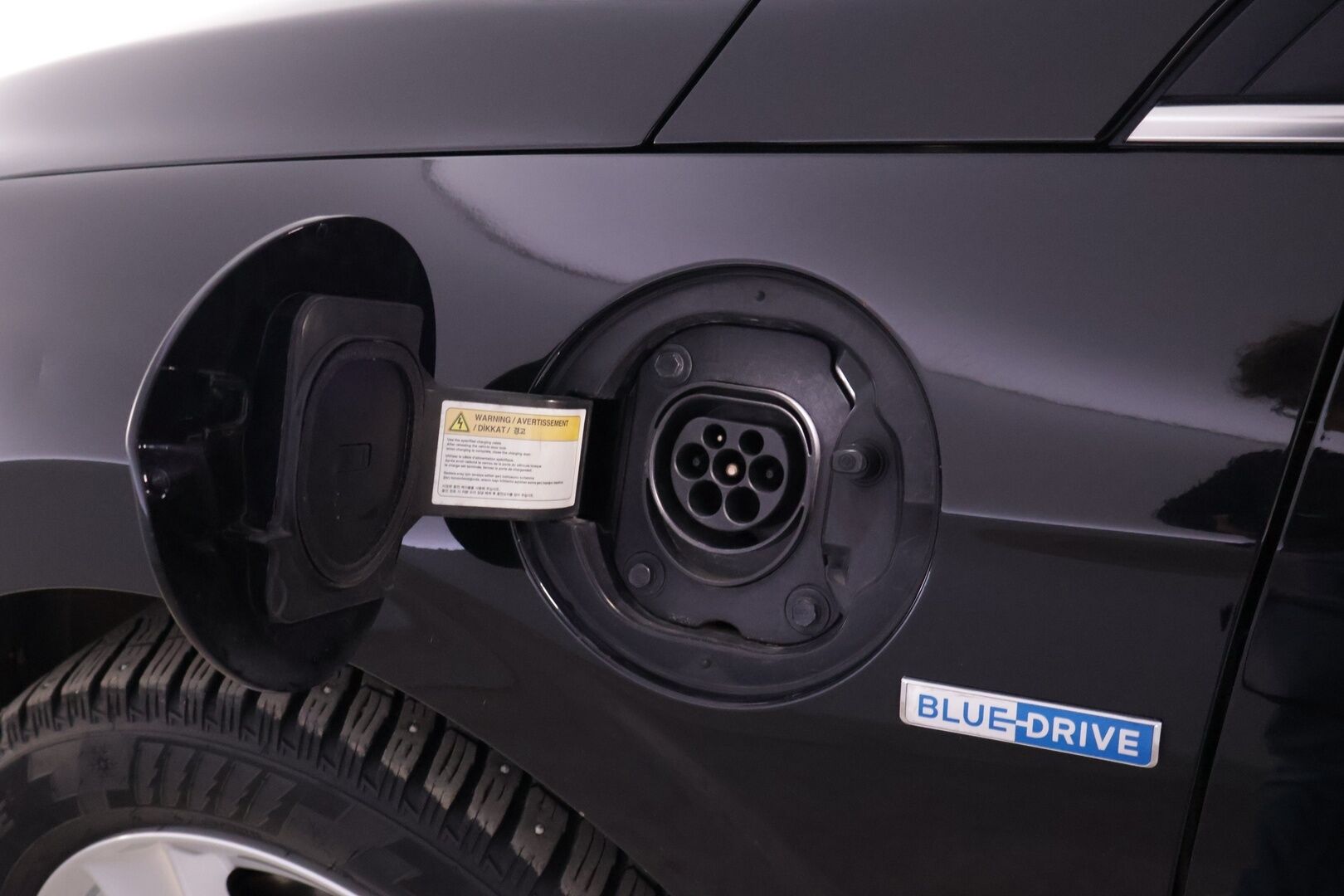 HYUNDAI IONIQ PLUG-IN 2019 1.6 AT Premium Plug-in  * Adapt.Vakkari / Navi / P-kamera / Infinity Premium Audio!! - *1vuosi ja 9kk leimaa!! / Kahdet hyvät renkaat!!*