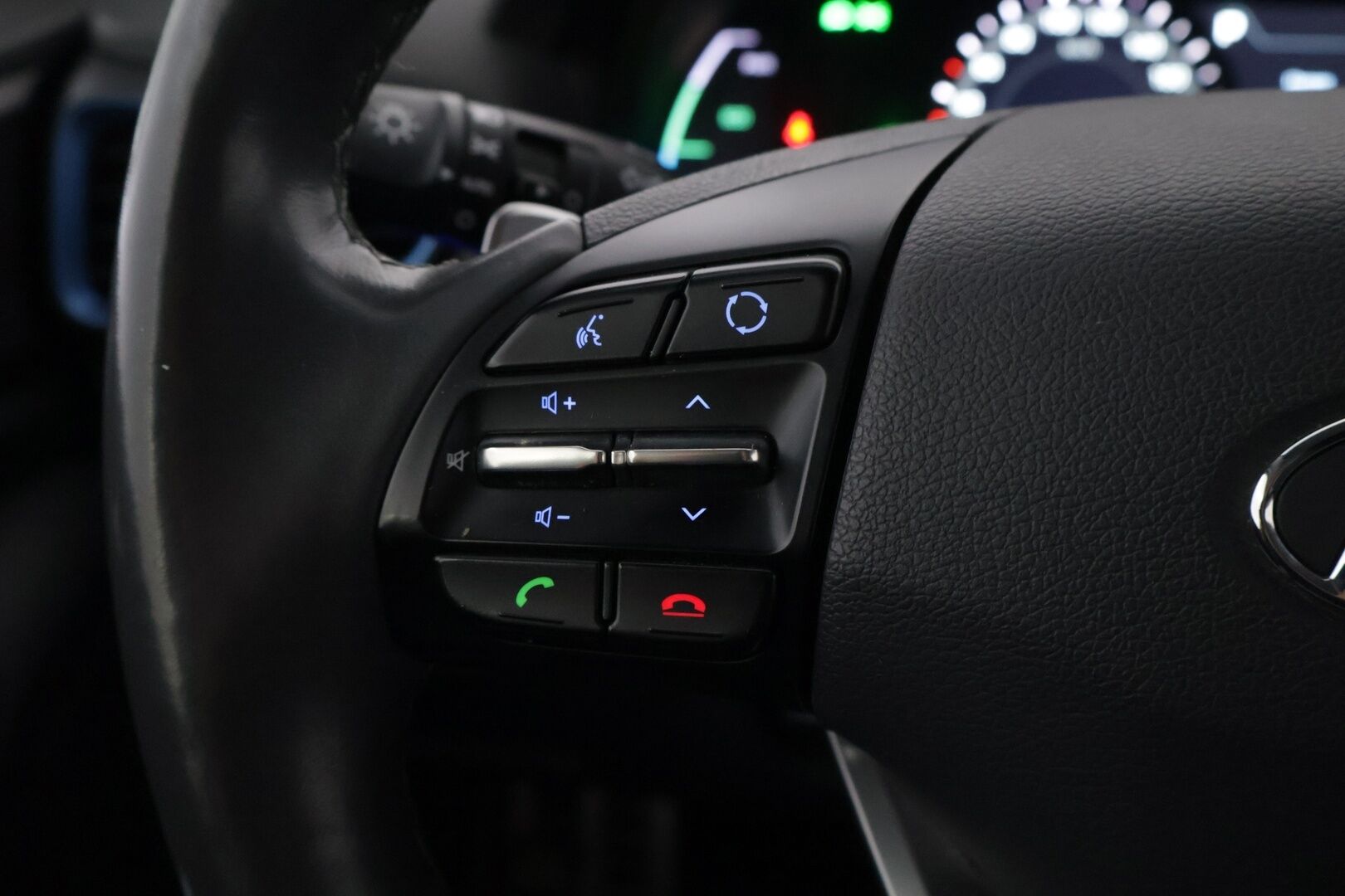 HYUNDAI IONIQ PLUG-IN 2019 1.6 AT Premium Plug-in  * Adapt.Vakkari / Navi / P-kamera / Infinity Premium Audio!! - *1vuosi ja 9kk leimaa!! / Kahdet hyvät renkaat!!*