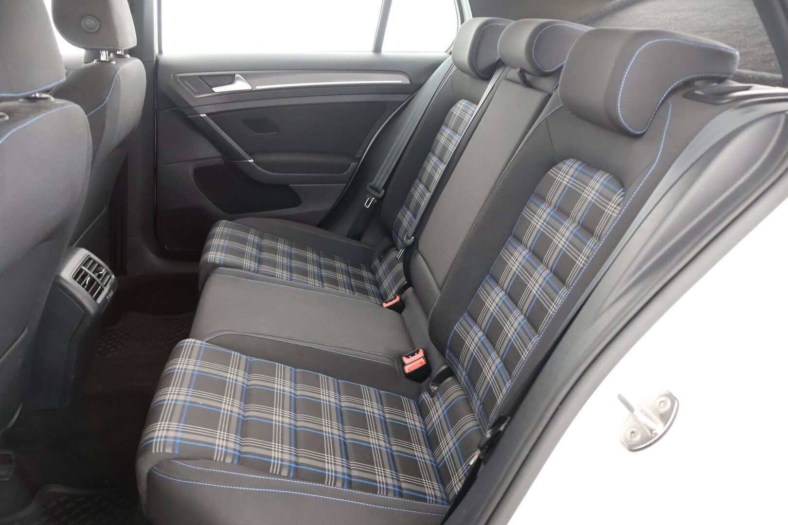 VOLKSWAGEN GOLF 2020 GTE Plug-In Hybrid 150 kW - Digimittaristo | Adapt.Vak | Webasto | LED | Merkkihuollettu!