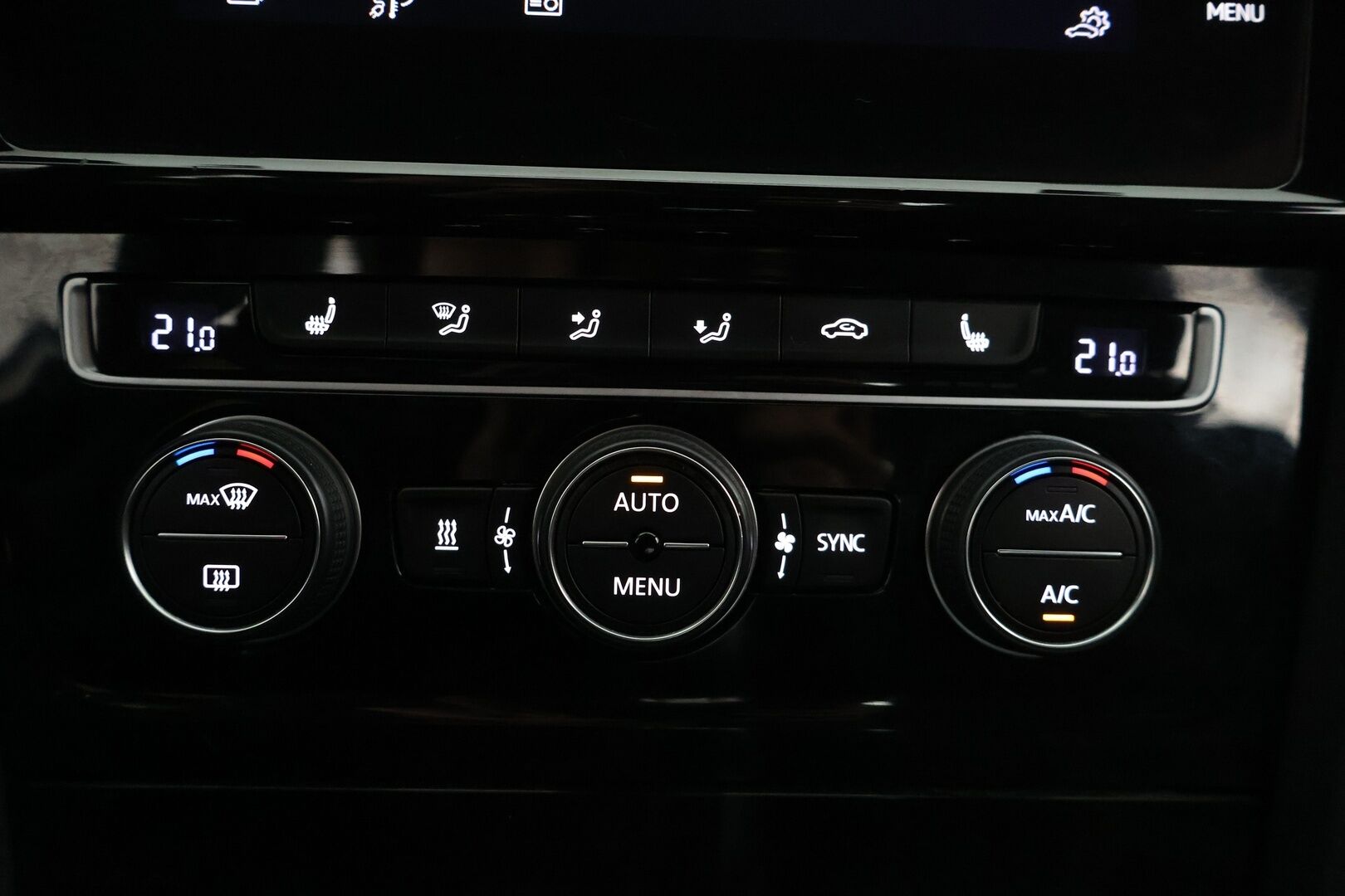 VOLKSWAGEN GOLF 2020 GTE Plug-In Hybrid 150 kW / Digimittaristo / Adapt.Vak / Webasto / LED - Merkkihuollettu / 2x omat vanteet!