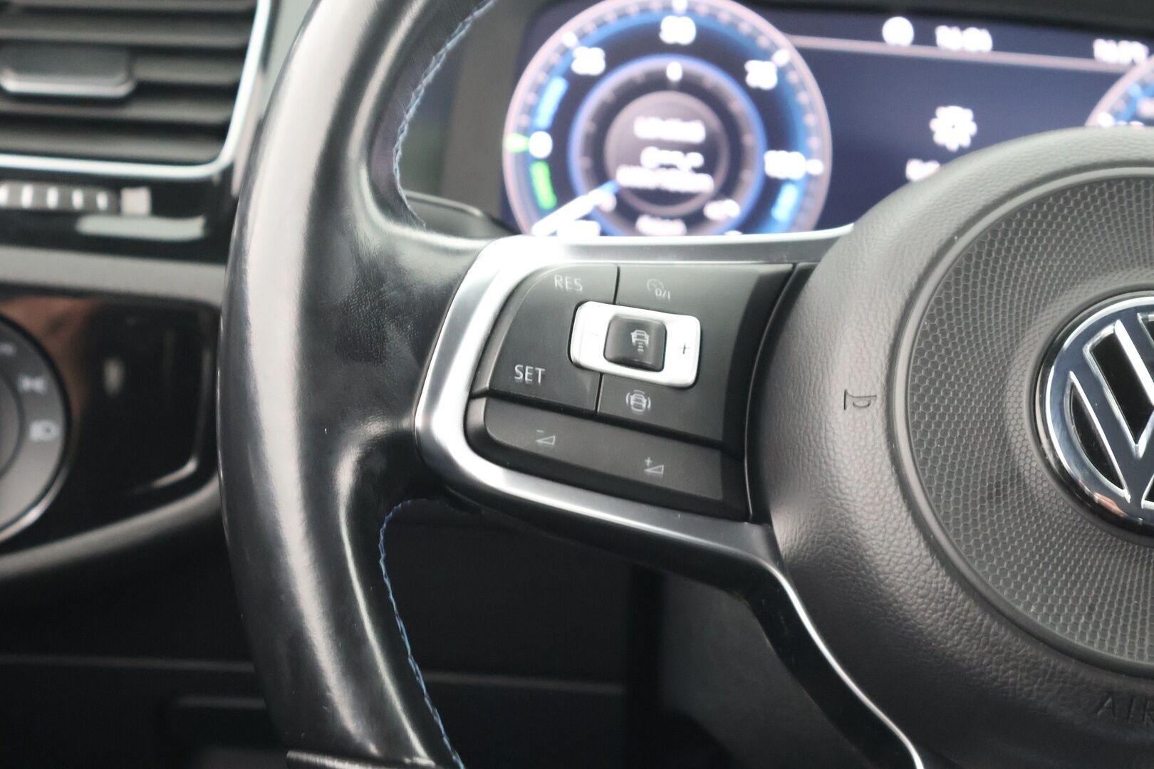VOLKSWAGEN GOLF 2020 GTE Plug-In Hybrid 150 kW / Digimittaristo / Adapt.Vak / Webasto / LED - Merkkihuollettu / 2x omat vanteet!