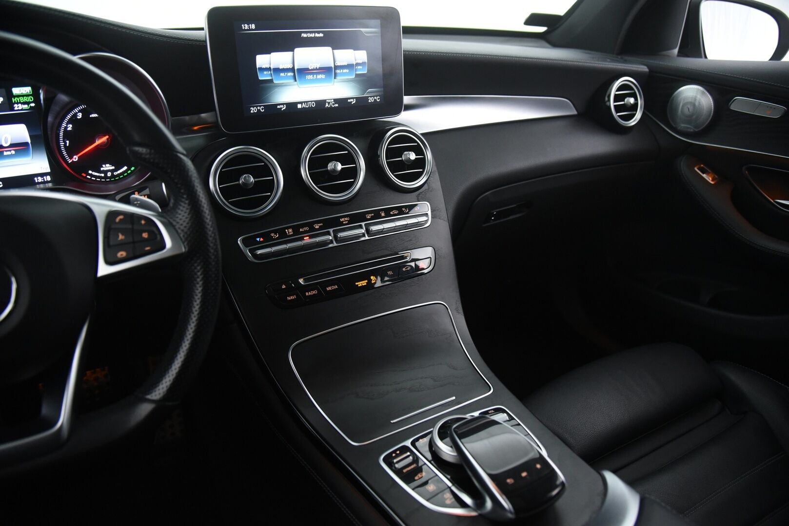 Mercedes-Benz GLC 2018 350 e 4Matic AMG / HUD / Burmester / 360-Kamera / Panorama / Nahat / Koukku / Ilma-alusta