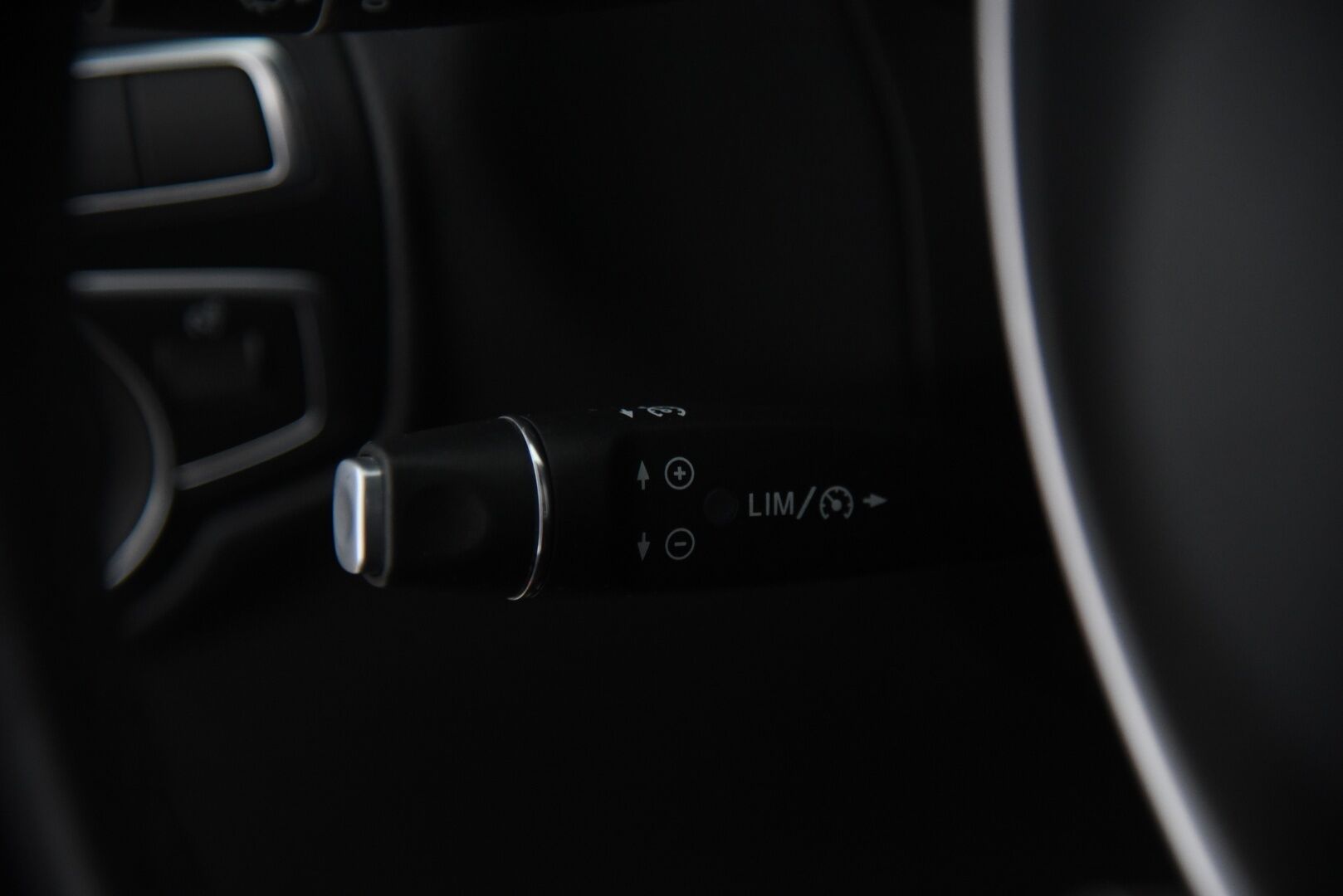Mercedes-Benz GLC 2018 350 e 4Matic AMG / HUD / Burmester / 360-Kamera / Panorama / Nahat / Koukku / Ilma-alusta