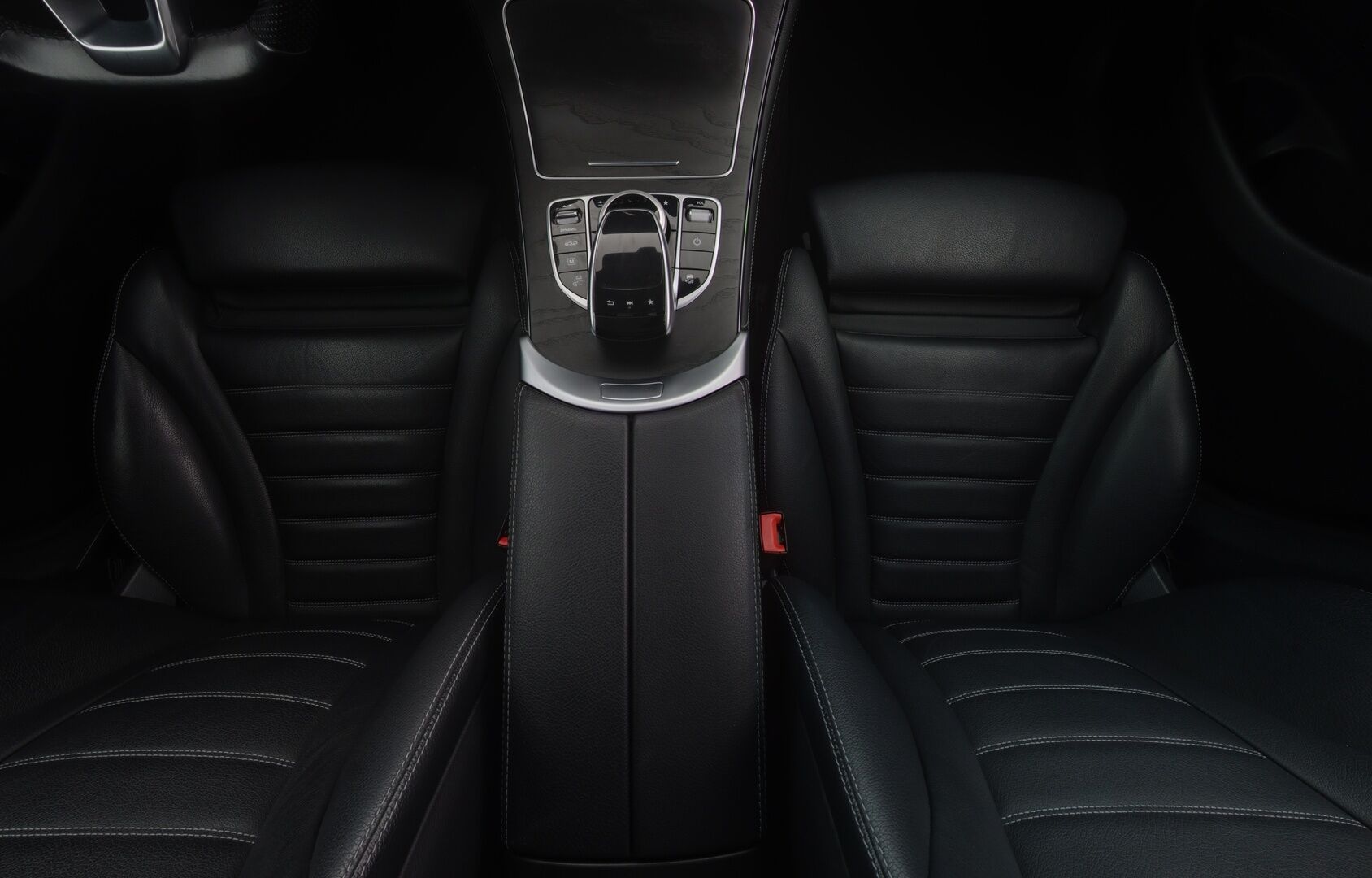 Mercedes-Benz GLC 2018 350 e 4Matic AMG / HUD / Burmester / 360-Kamera / Panorama / Nahat / Koukku / Ilma-alusta
