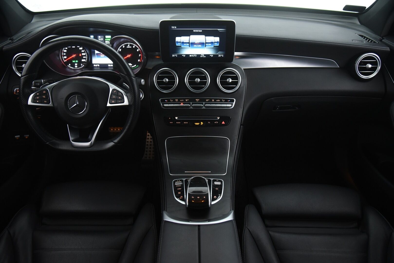 Mercedes-Benz GLC 2018 350 e 4Matic AMG / HUD / Burmester / 360-Kamera / Panorama / Nahat / Koukku / Ilma-alusta