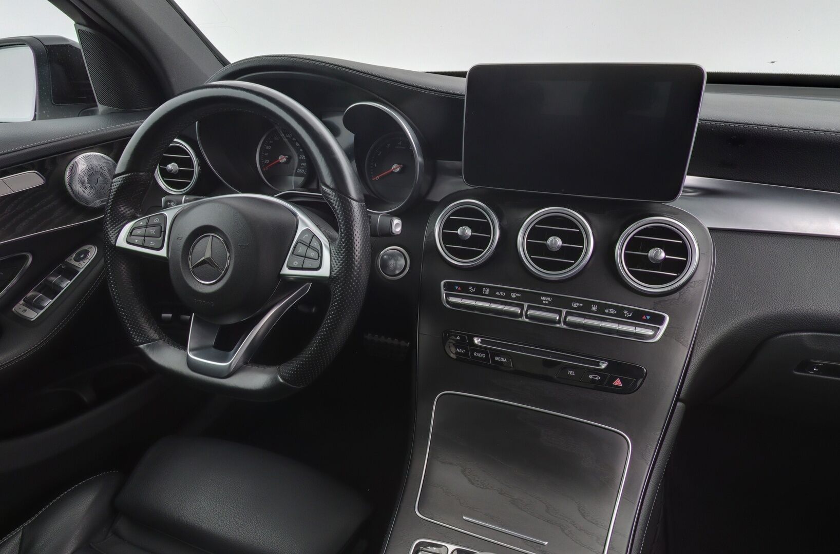 Mercedes-Benz GLC 2018 350 e 4Matic AMG / HUD / Burmester / 360-Kamera / Panorama / Nahat / Koukku / Ilma-alusta