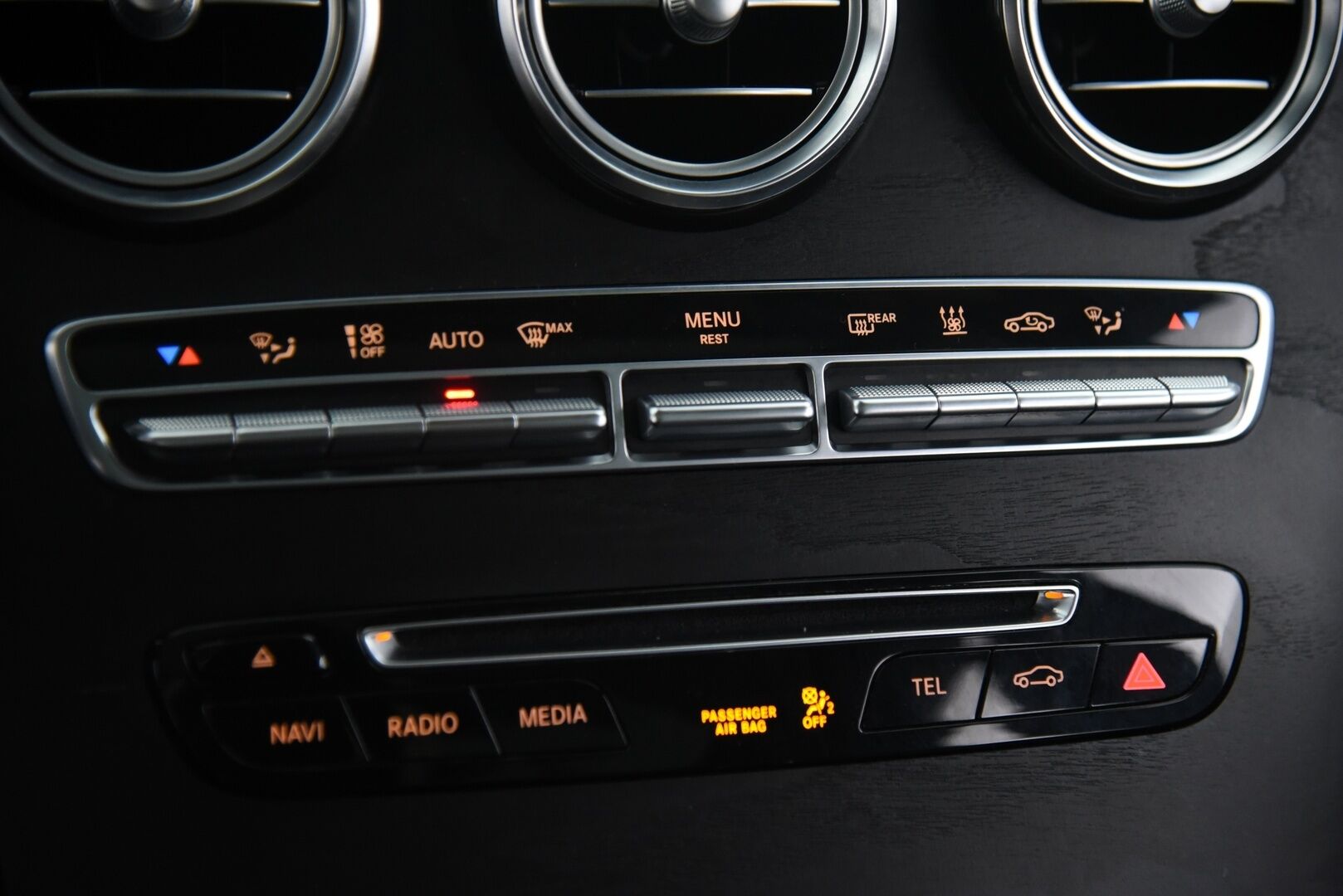 Mercedes-Benz GLC 2018 350 e 4Matic AMG / HUD / Burmester / 360-Kamera / Panorama / Nahat / Koukku / Ilma-alusta