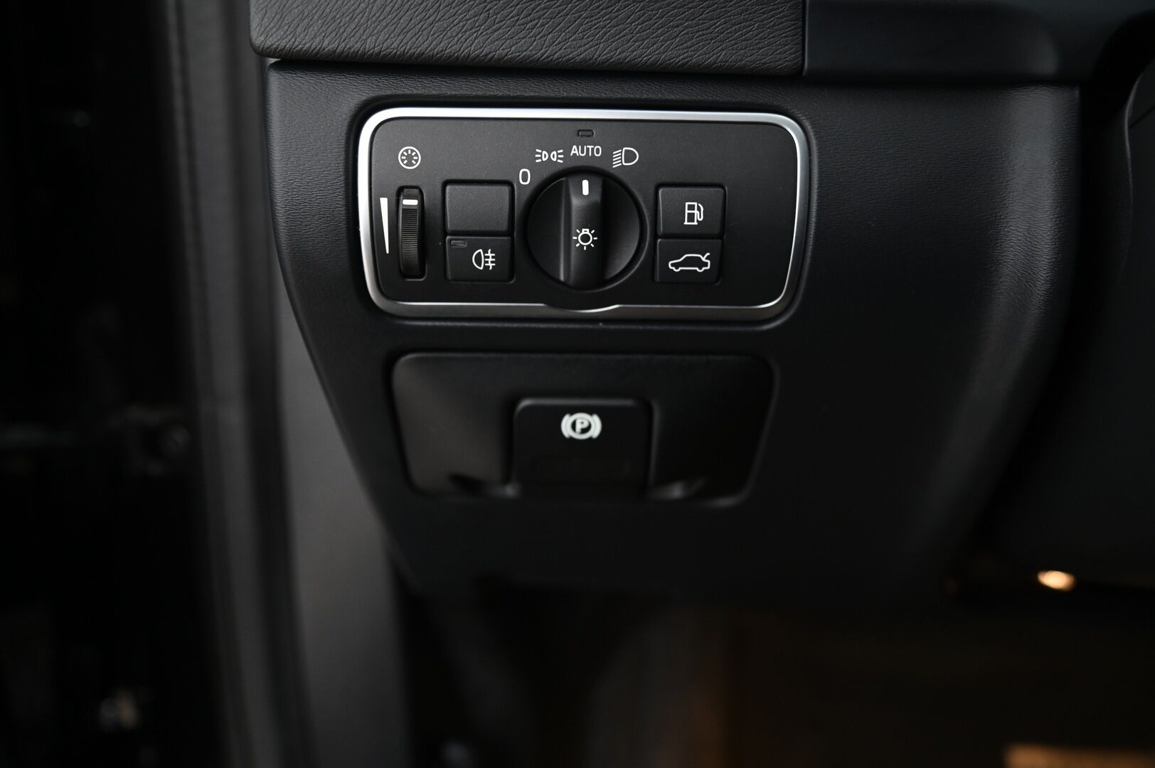 Volvo V60 2016 D5 AWD Twin Engine Classic Momentum aut - *Kattoluukku / Webasto / VOC / Keyless / Sähkönahat / Juuri huollettu!*